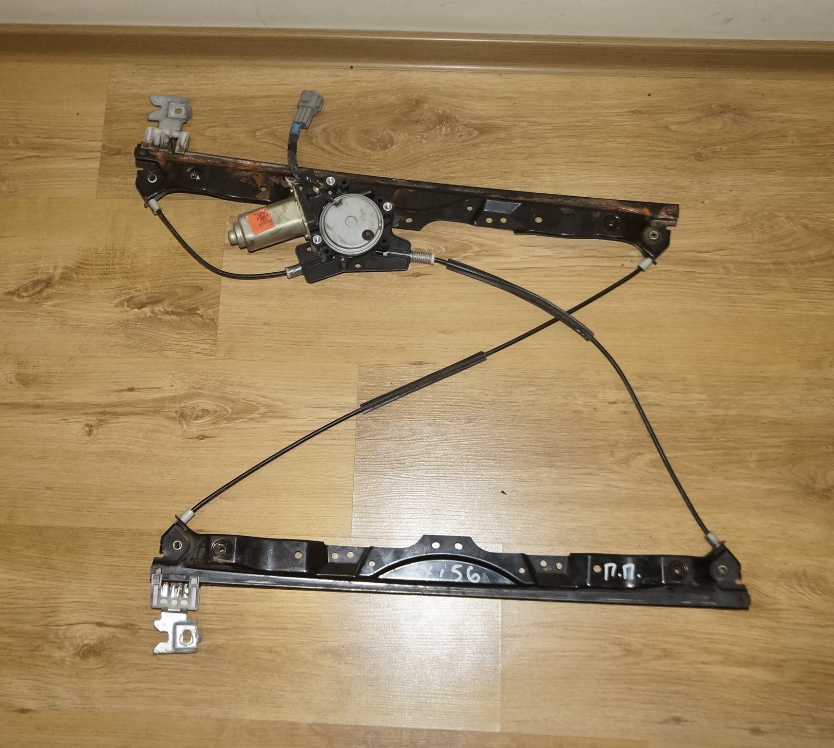 Стеклоподъемник передний правый для инфинити qx56 1593229 (1)