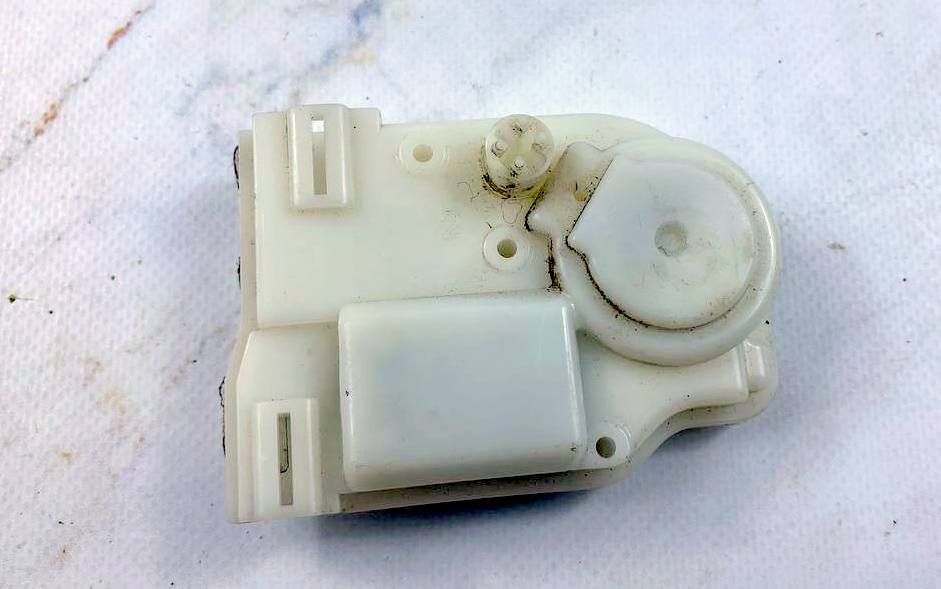 Активатор замка багажника субару аутбек б13 1901012 (1)