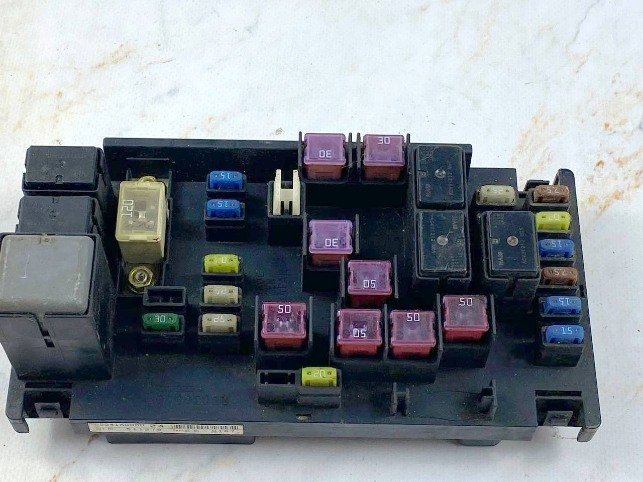 Блок предохранителей подкапотный субару аутбек б13 1901037 (1)