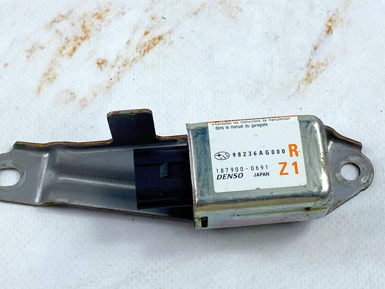 Датчик удара зад прав субару аутбек б13 1901031 (1)