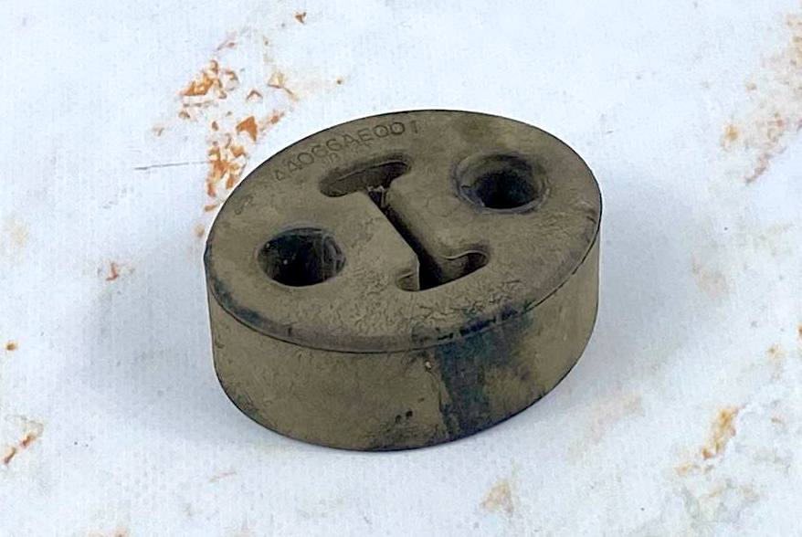 Крепление глушителя резин субару аутбек б13 1901016 (1)