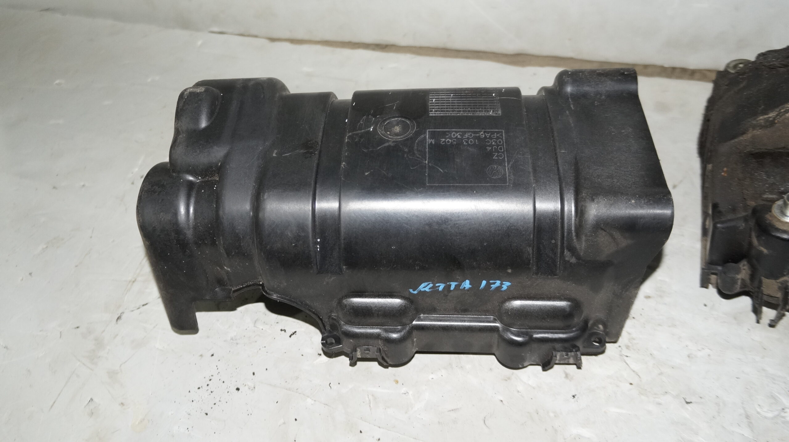 17318305 кожух компрессора двигателя vw jetta 6 (3)