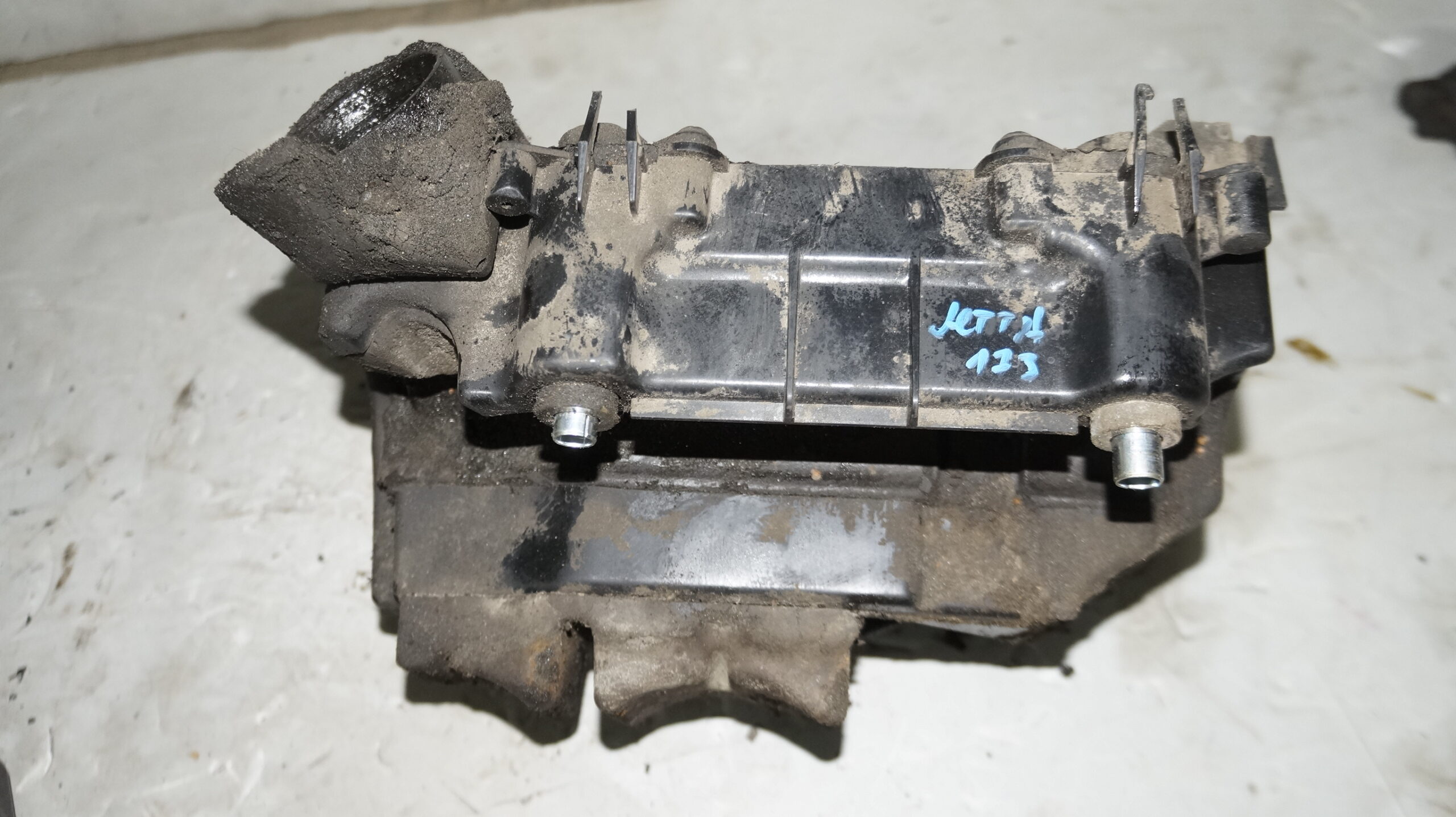 17318305 кожух компрессора двигателя vw jetta 6 (5)
