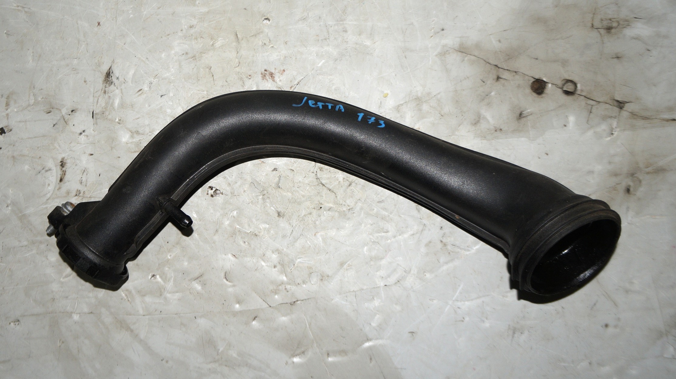 17318312 патрубок турбины vw jetta 6 (1)