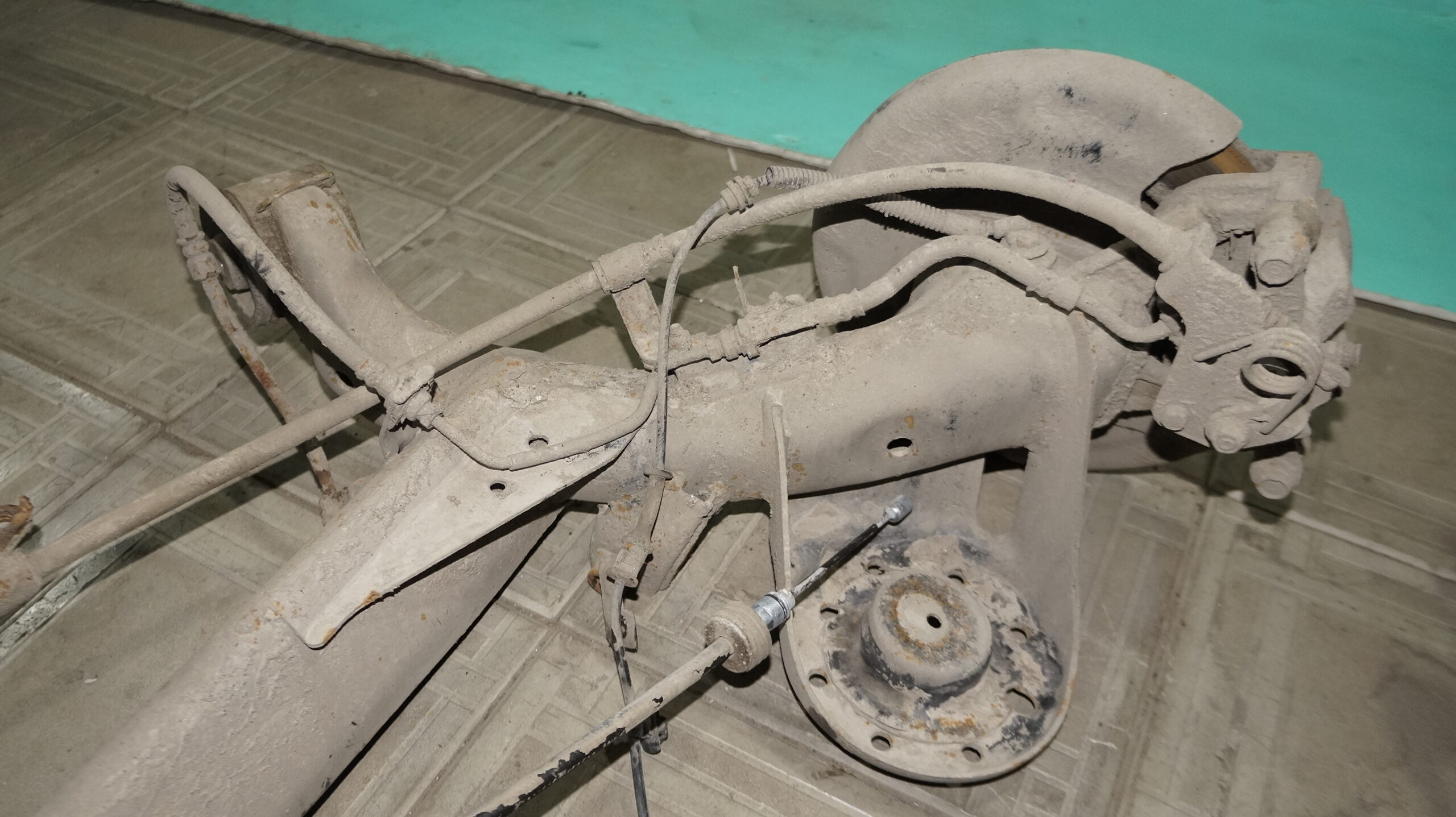 17704003 балка задняя комплект для установки вместо барабанных hyundai solaris (6)