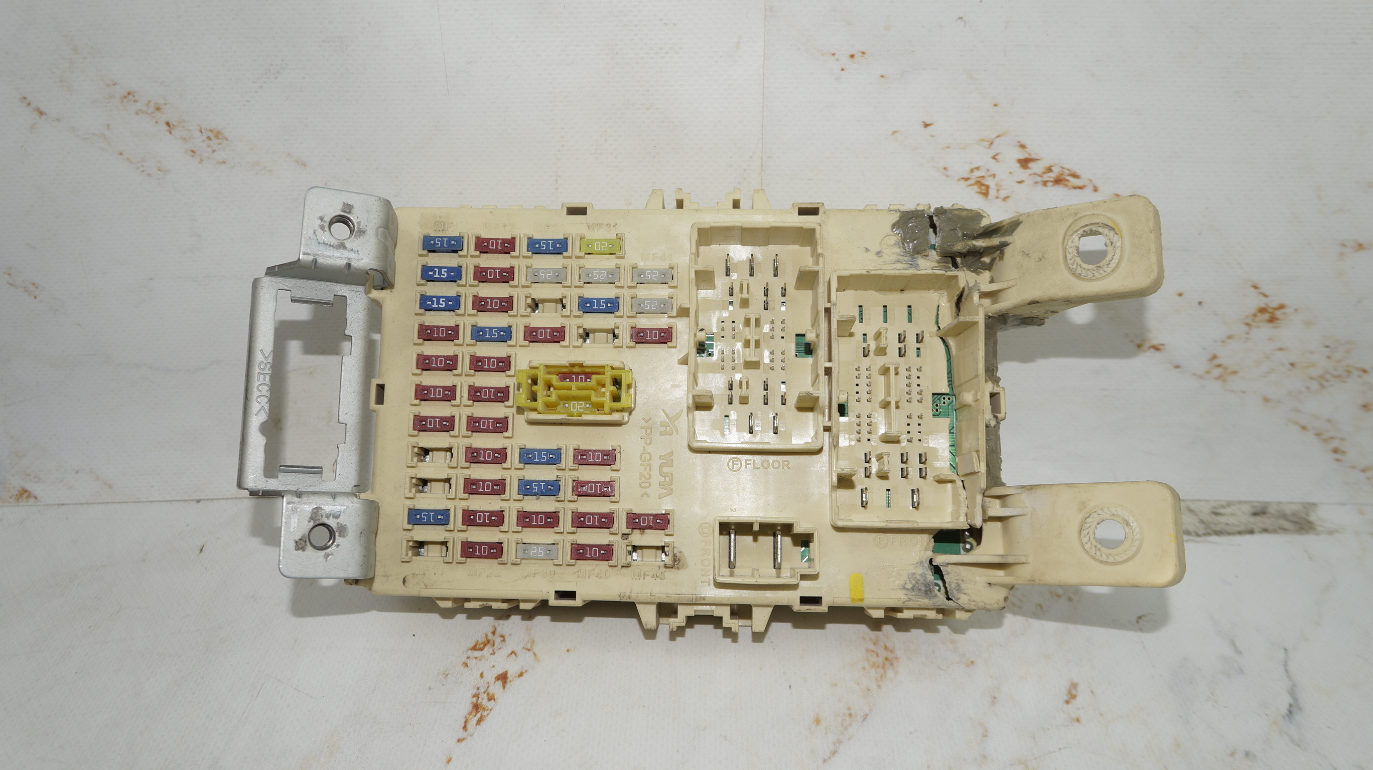 17704004 блок предохранителей салонный hyundai solaris (1)