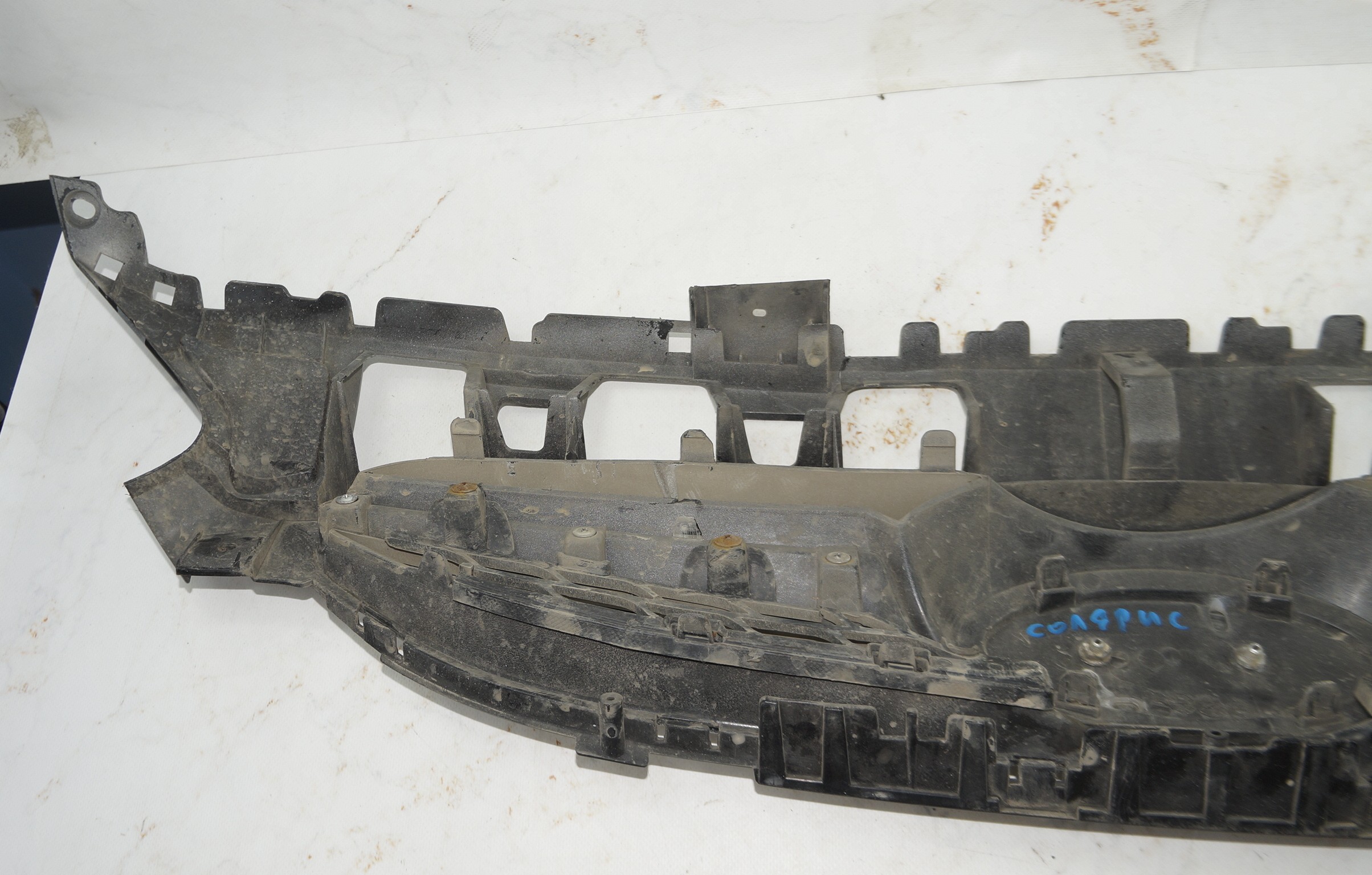 17704006 решетка радиатора центральная hyundai solaris (7)