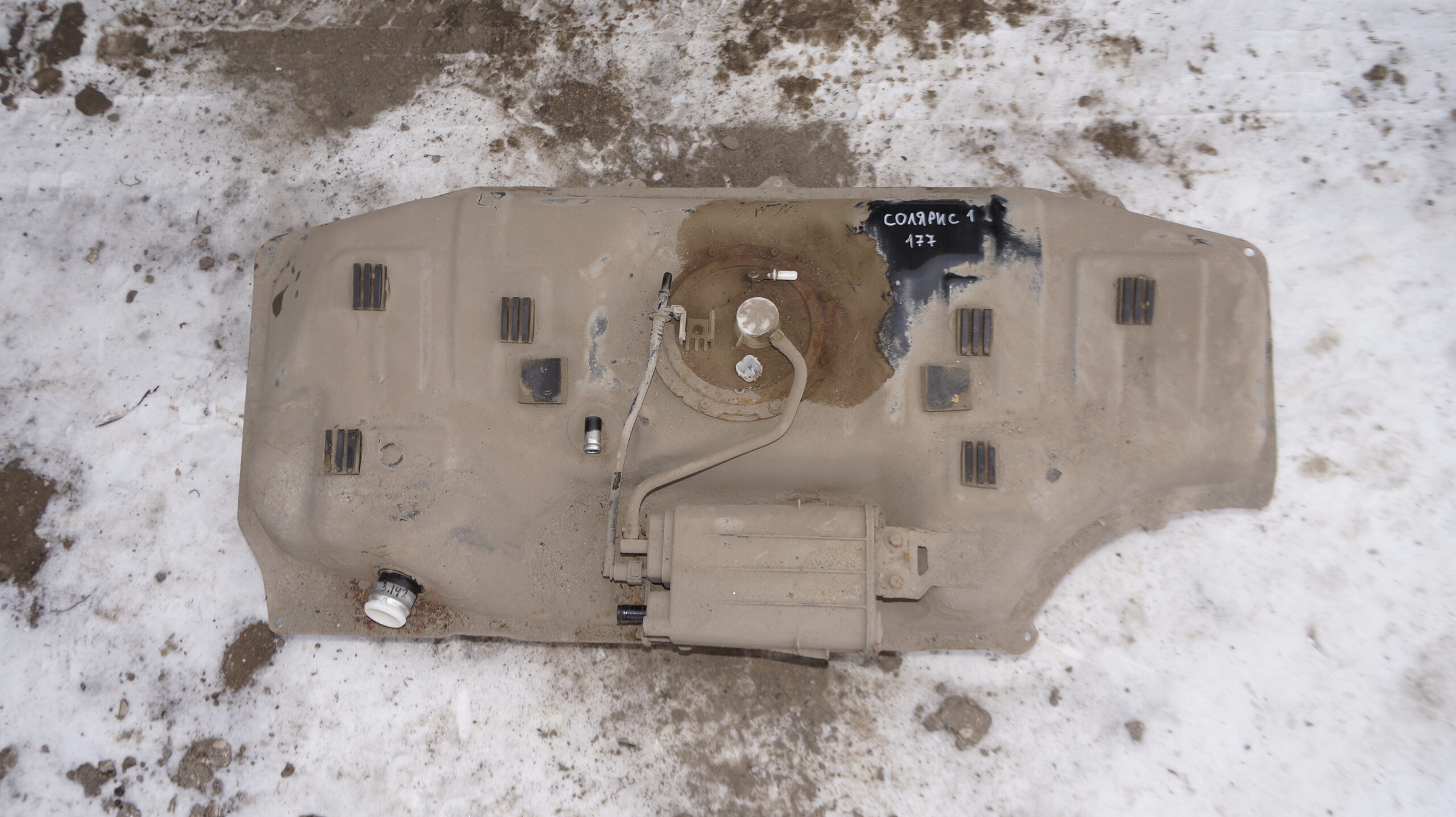 17704007 бак топливный (бензобак) hyundai solaris (1)