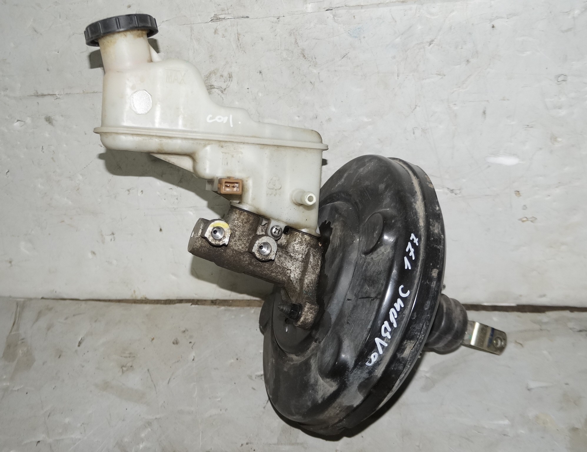 17704010 вакуумник с циллиндром гл тормозным hyundai solaris (1)