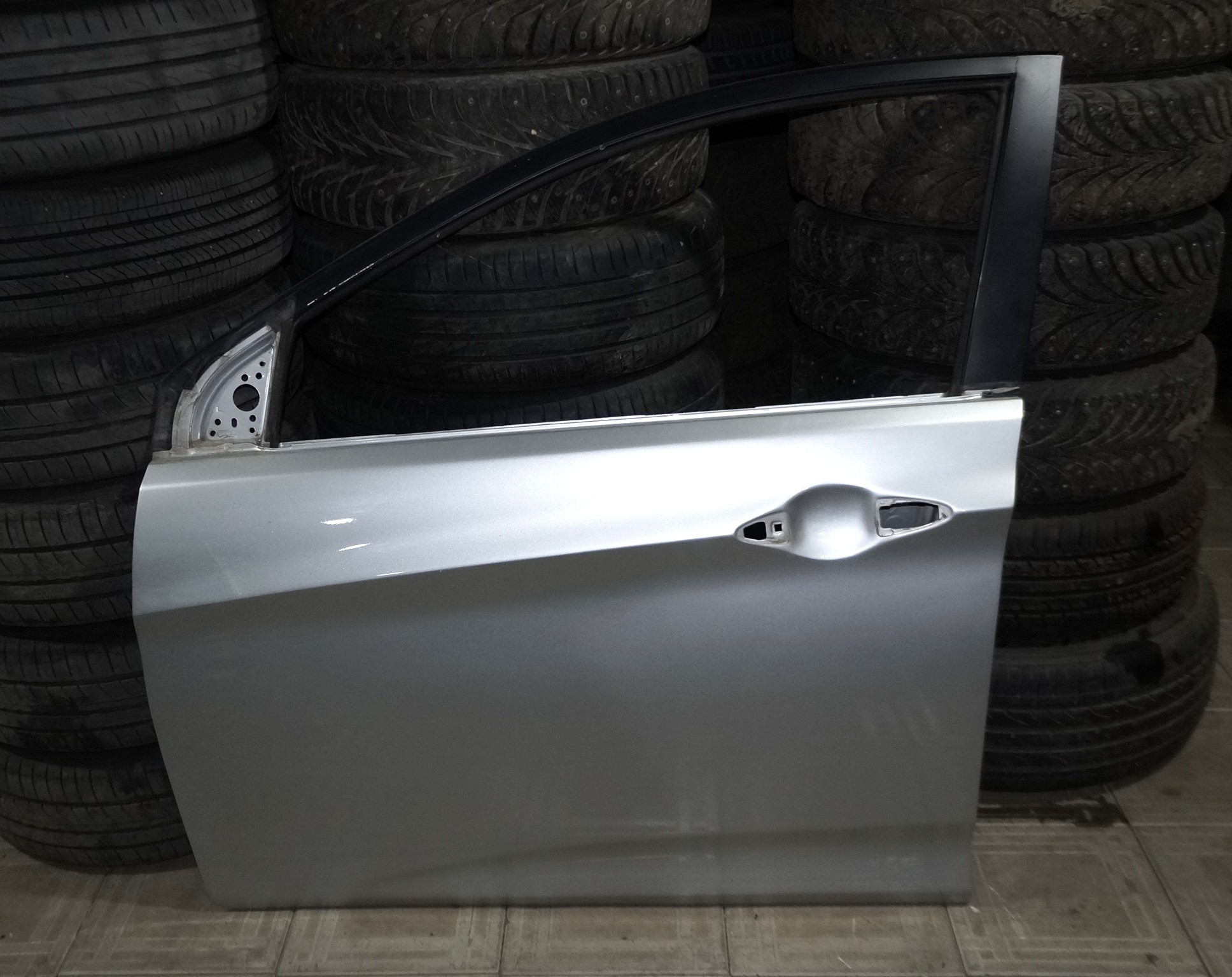 17704028 дверь передняя левая hyundai solaris (1)