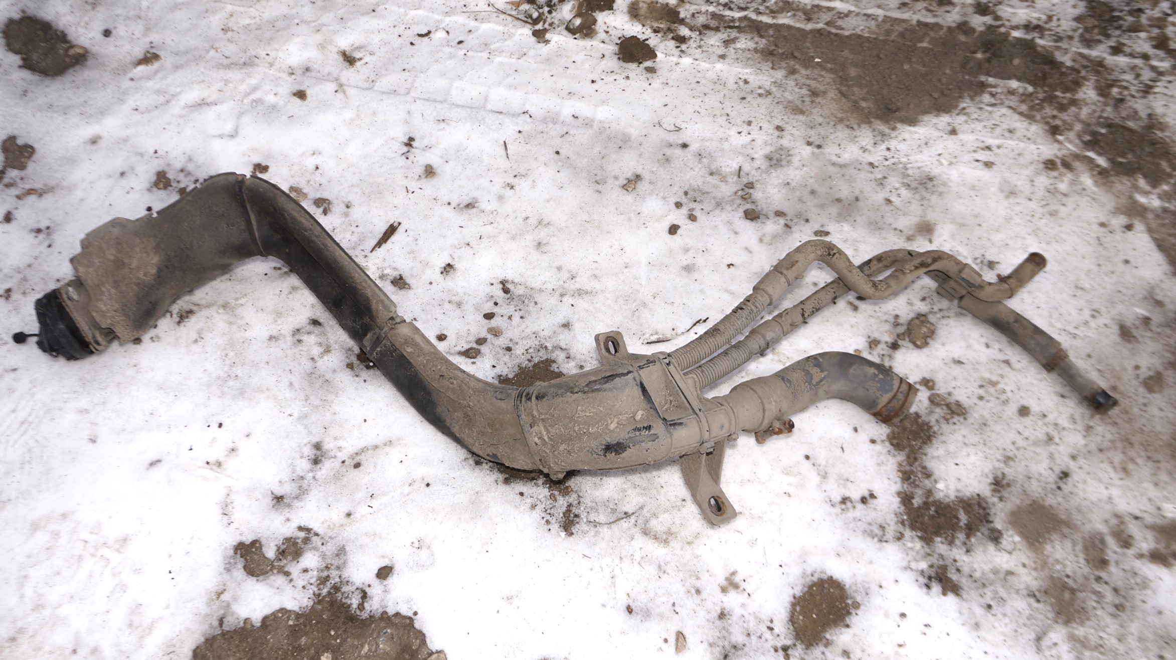 17704039 горловина бензобака hyundai solaris (1)