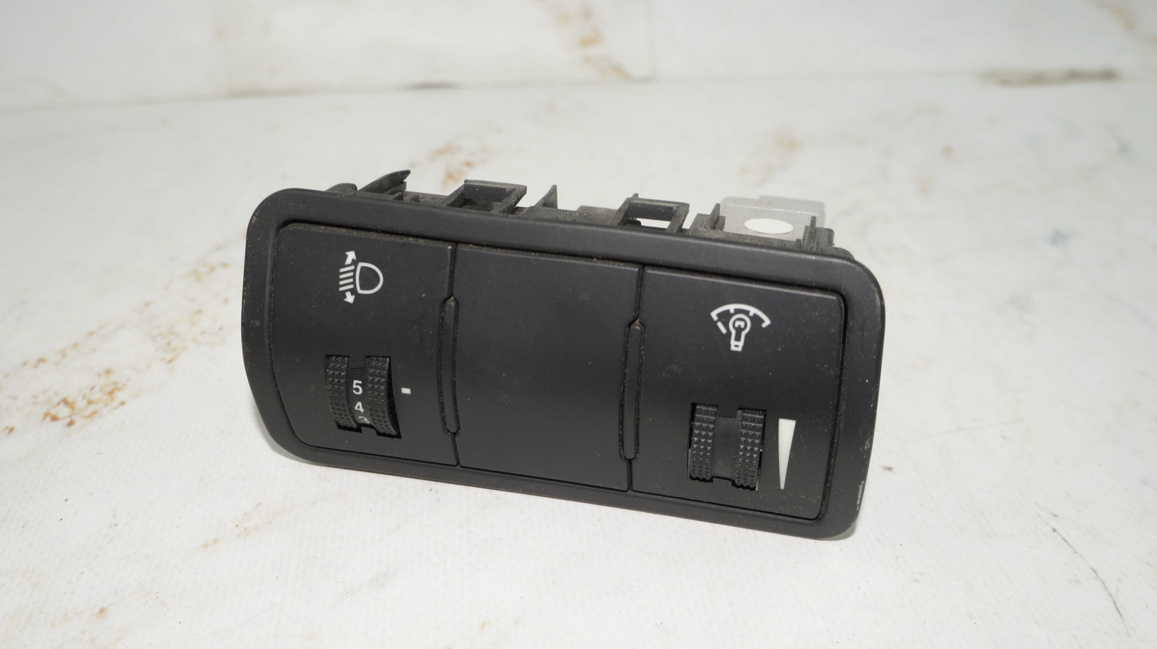 17704053 кнопка регулировки корректора фар hyundai solaris (1)