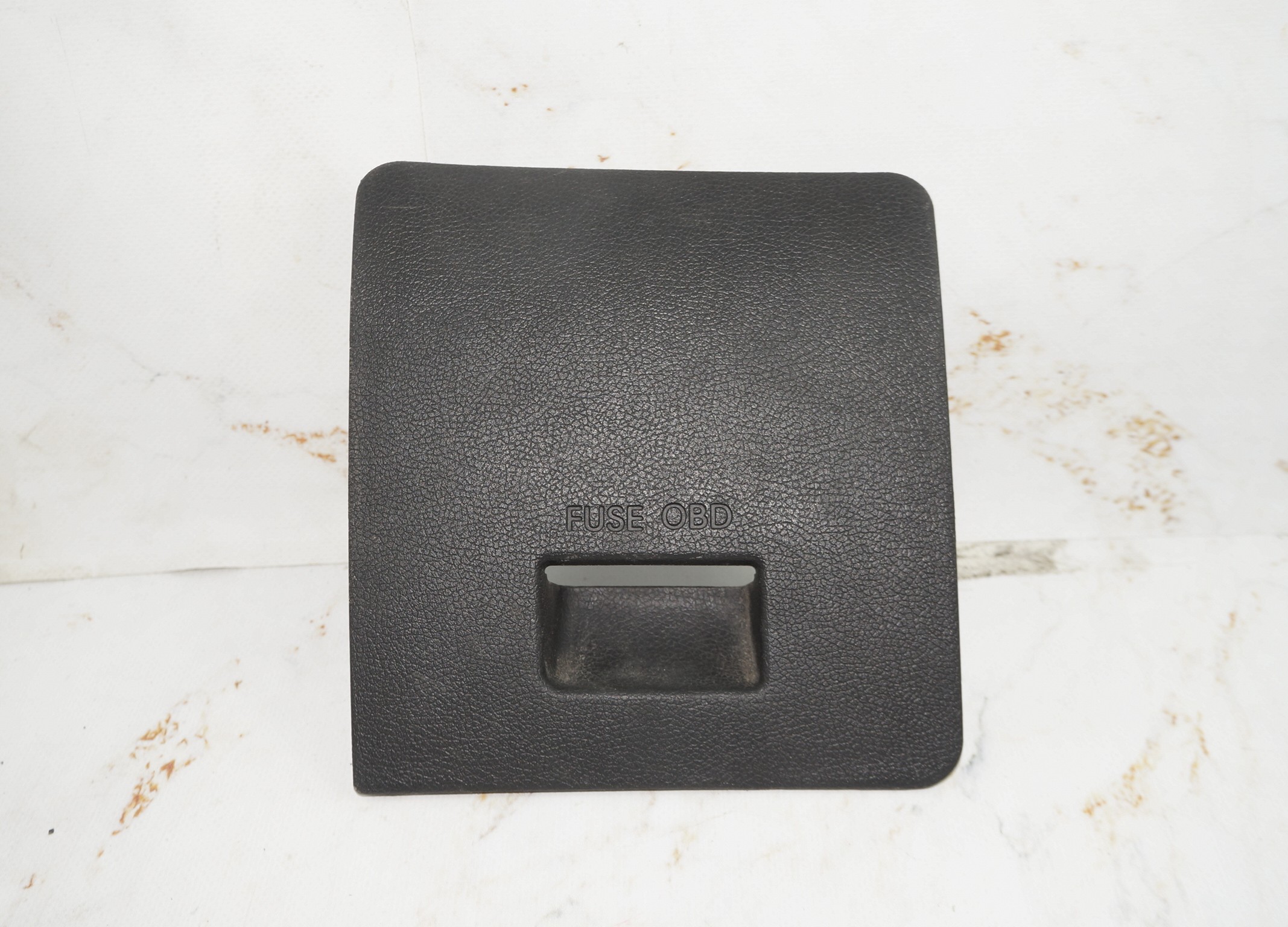 17704062 крышка блока предохранителей hyundai solaris (1)