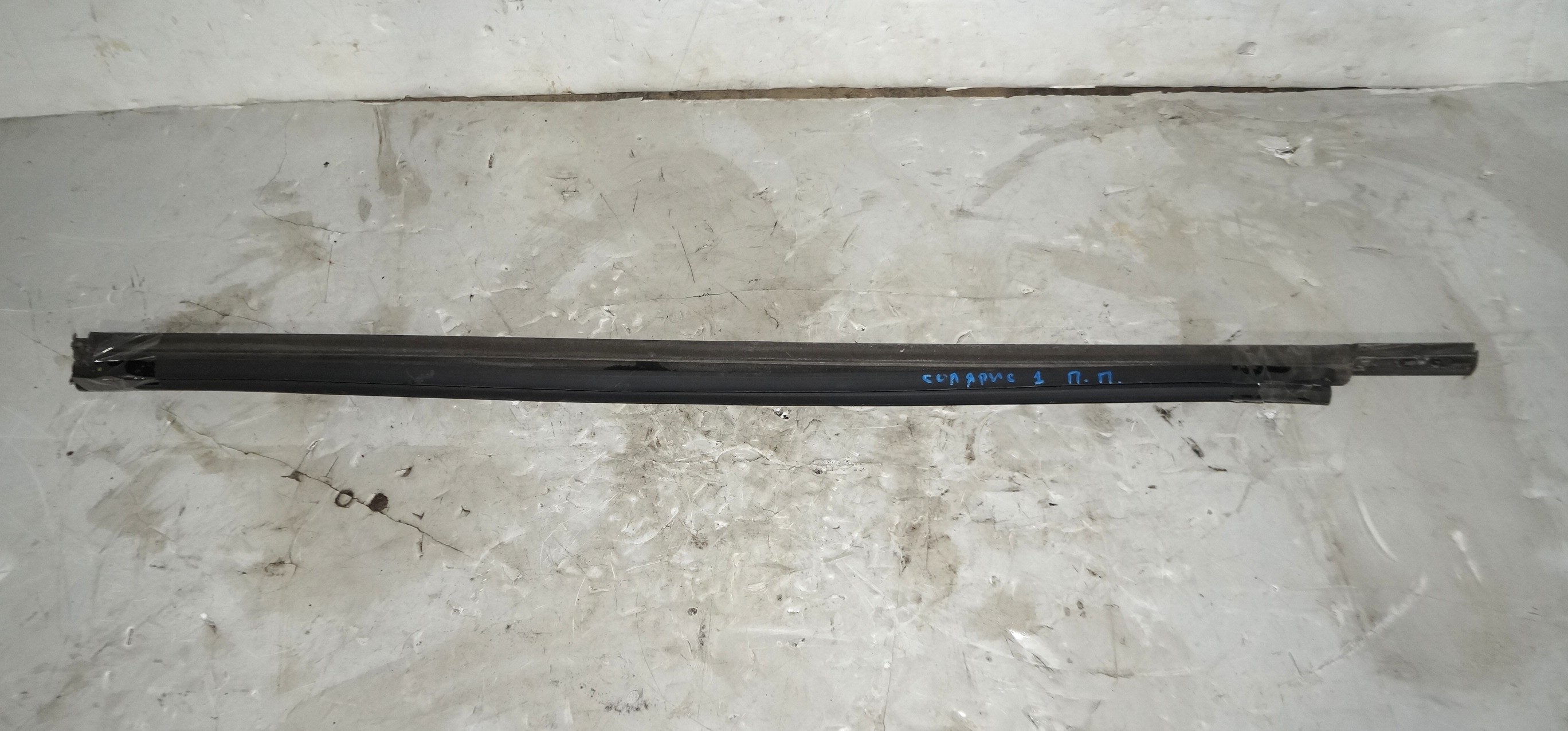 17704070 молдинг двери под стекло пп пара наруж и внутр hyundai solaris (1)