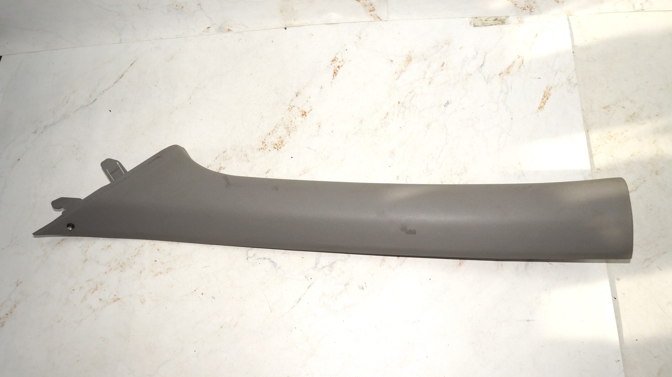 17704073 накладка внутр пер стойки лев hyundai solaris (1)