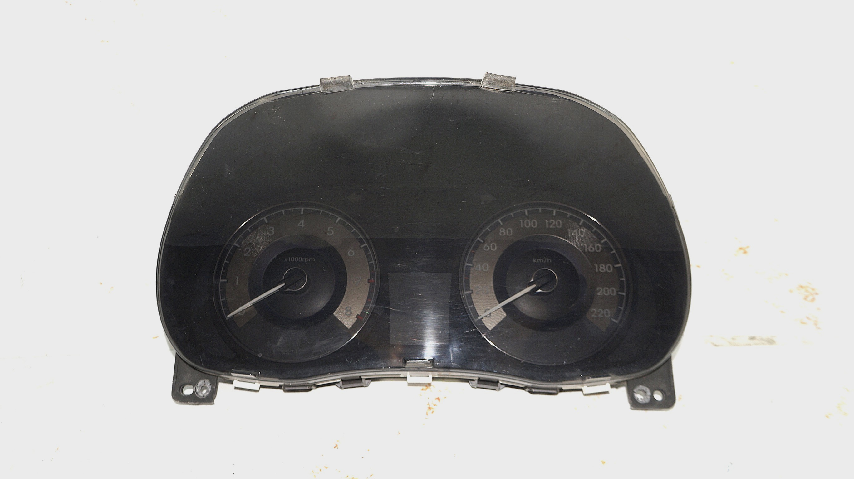 17704083 панель приборов hyundai solaris (1)