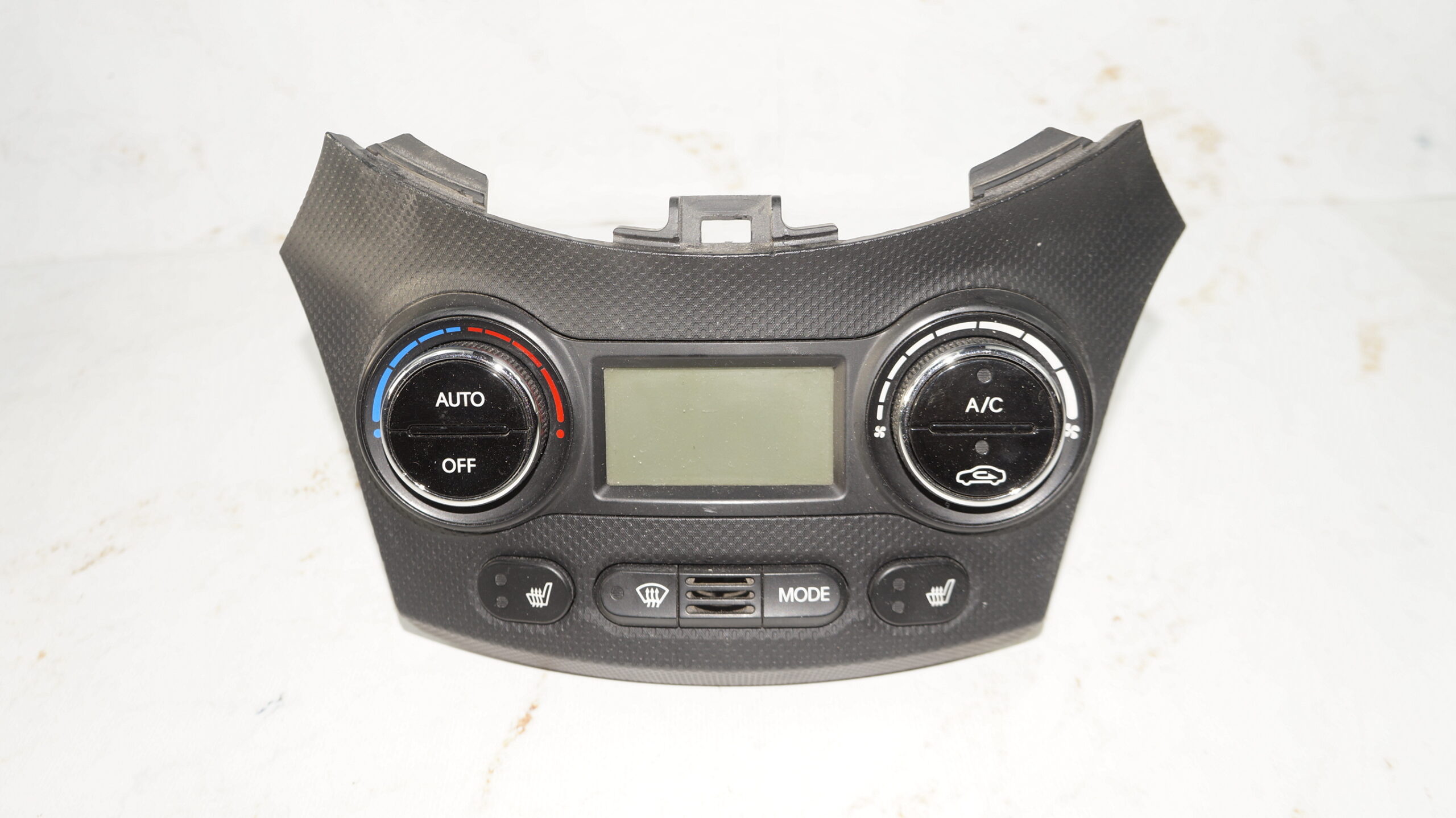 17704084 панель управления климатом hyundai solaris (1)