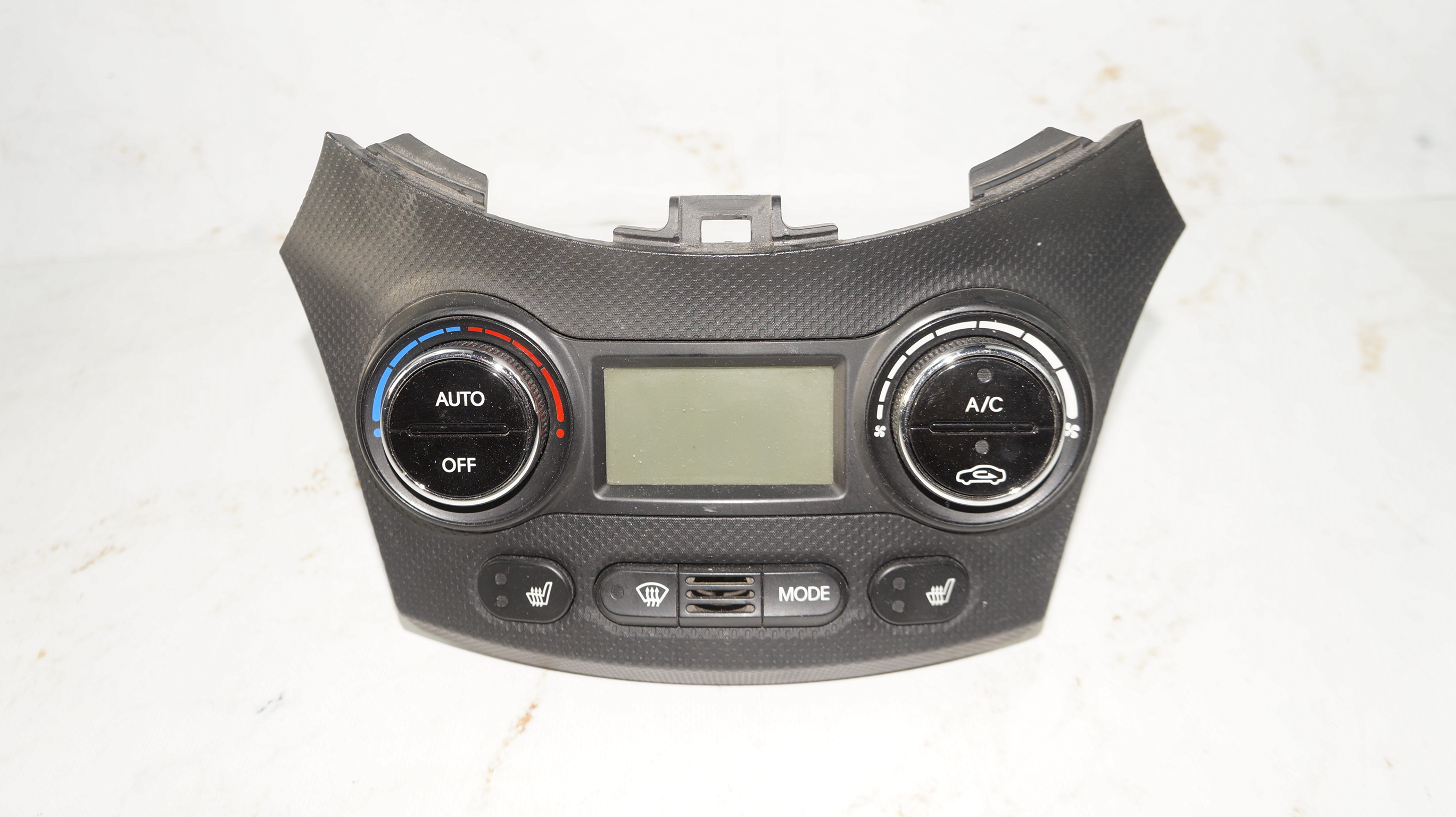 17704084 панель управления климатом hyundai solaris (1)