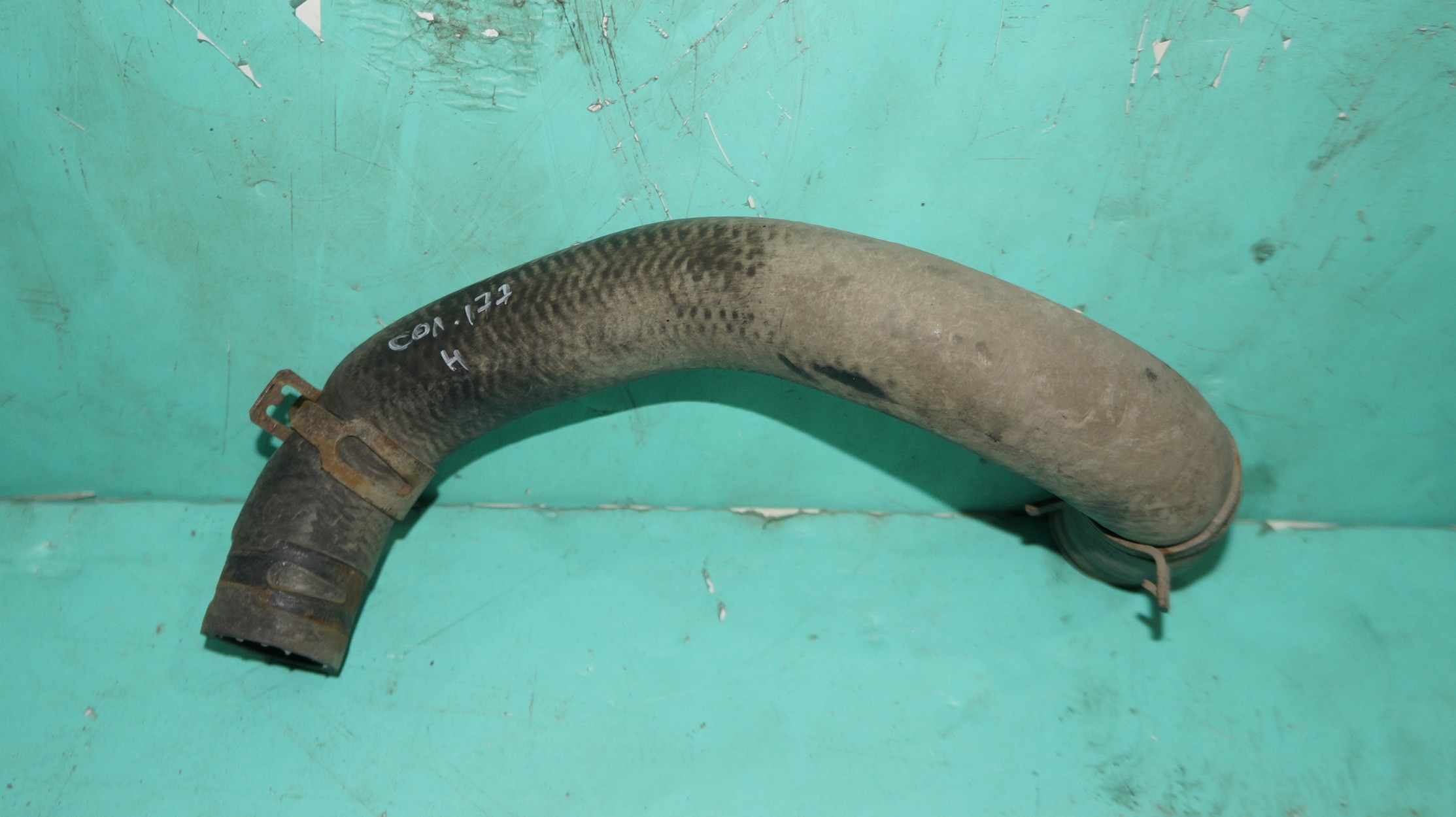 17704088 патрубок радиатора ниж hyundai solaris (1)