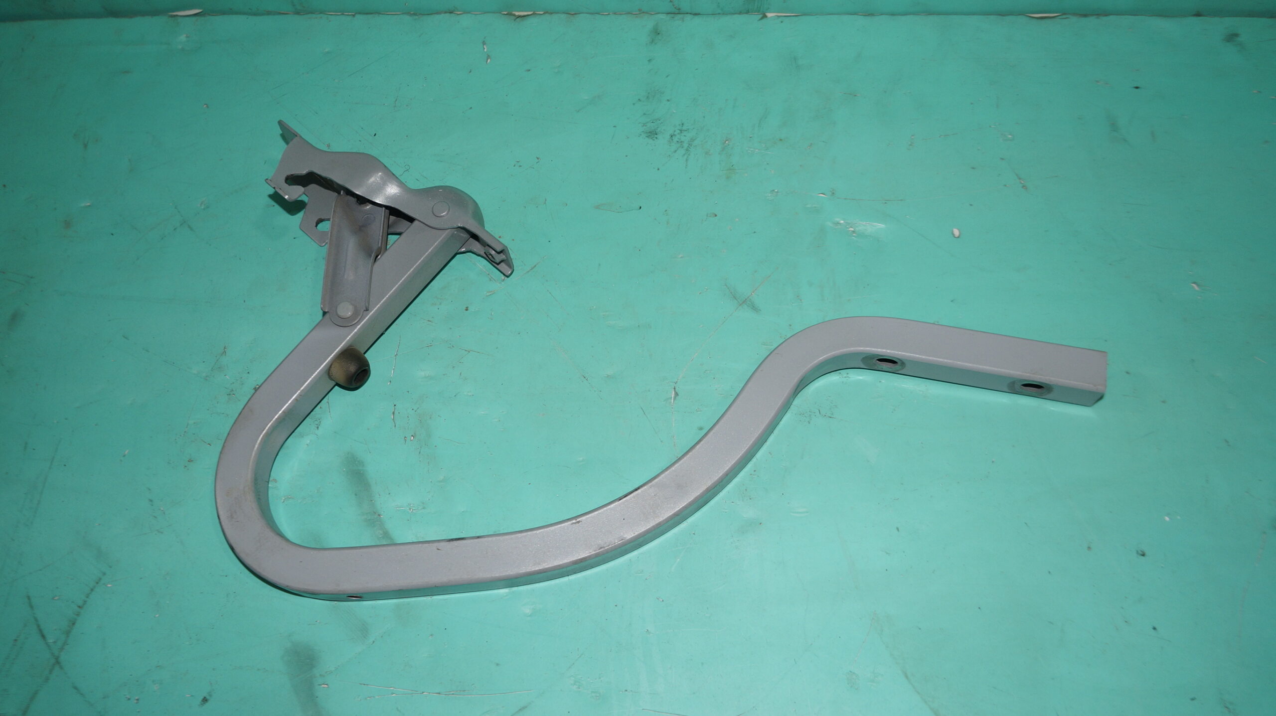 17704094 петля крышки багажника прав hyundai solaris (1)