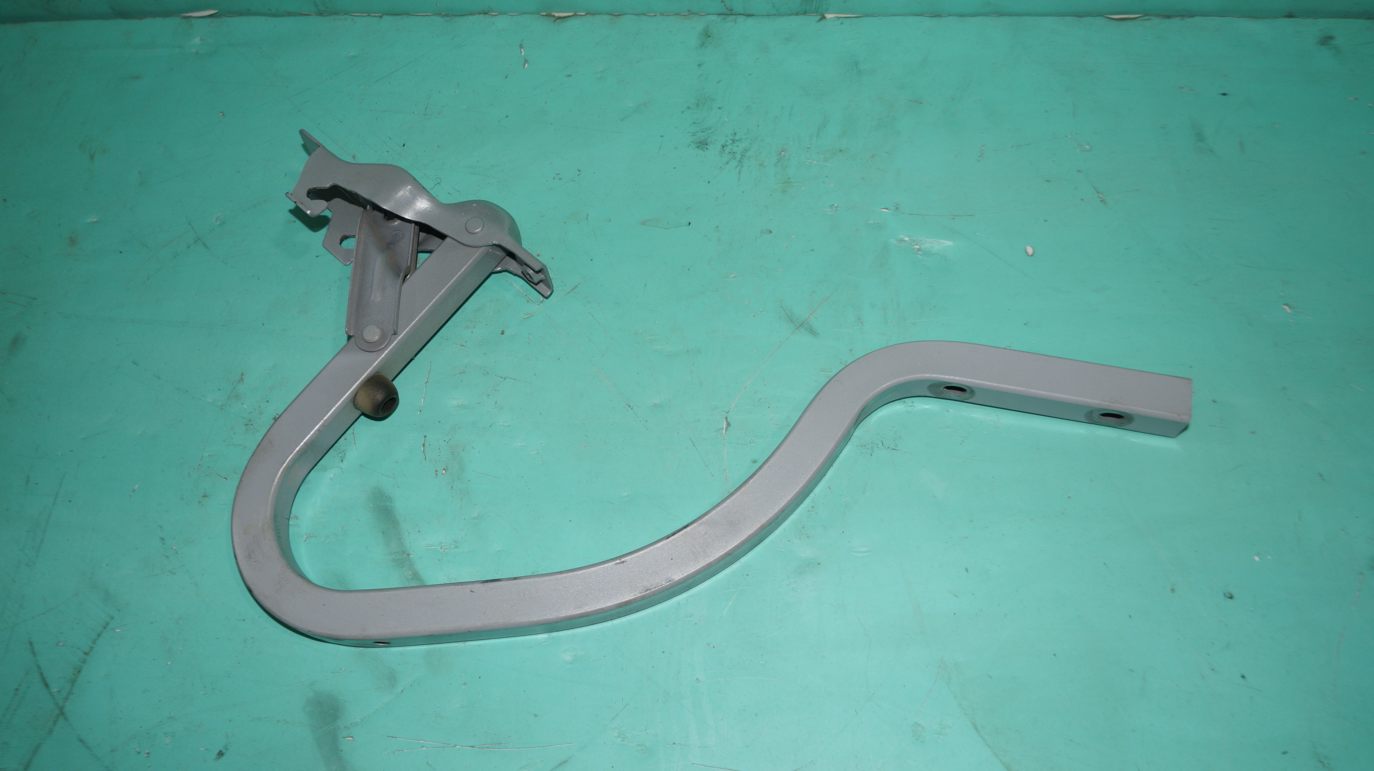 17704094 петля крышки багажника прав hyundai solaris (1)