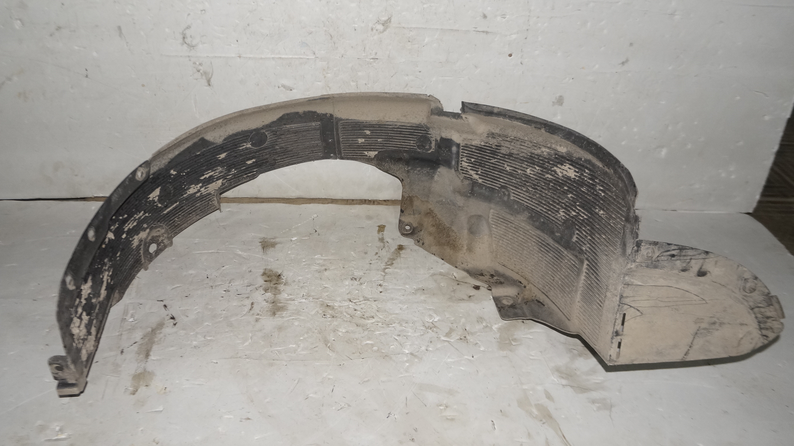 17704101 подкрылок передний правый hyundai solaris (1)