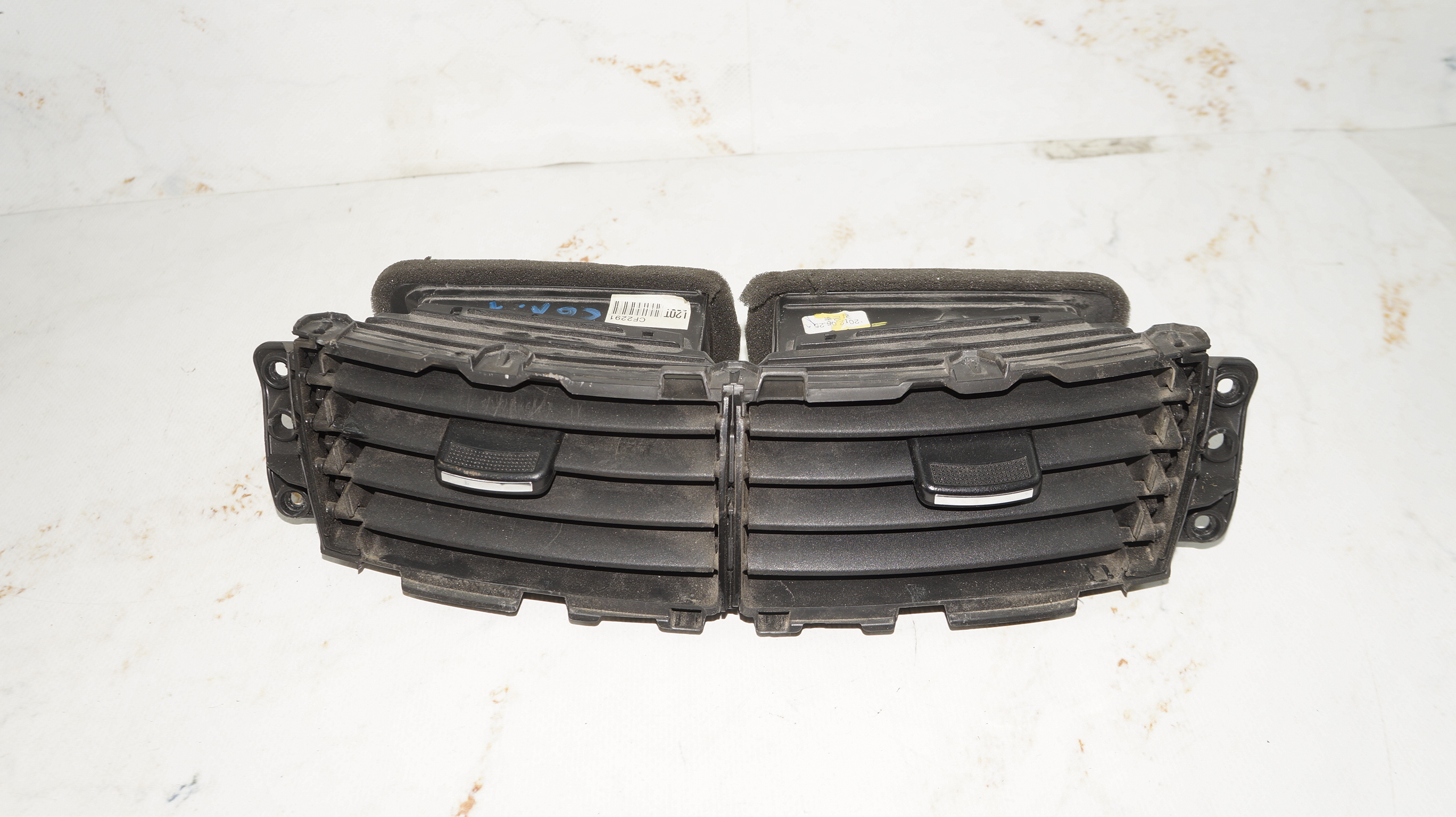 17704125 сопло с торпедо (дефлектор) hyundai solaris (1)