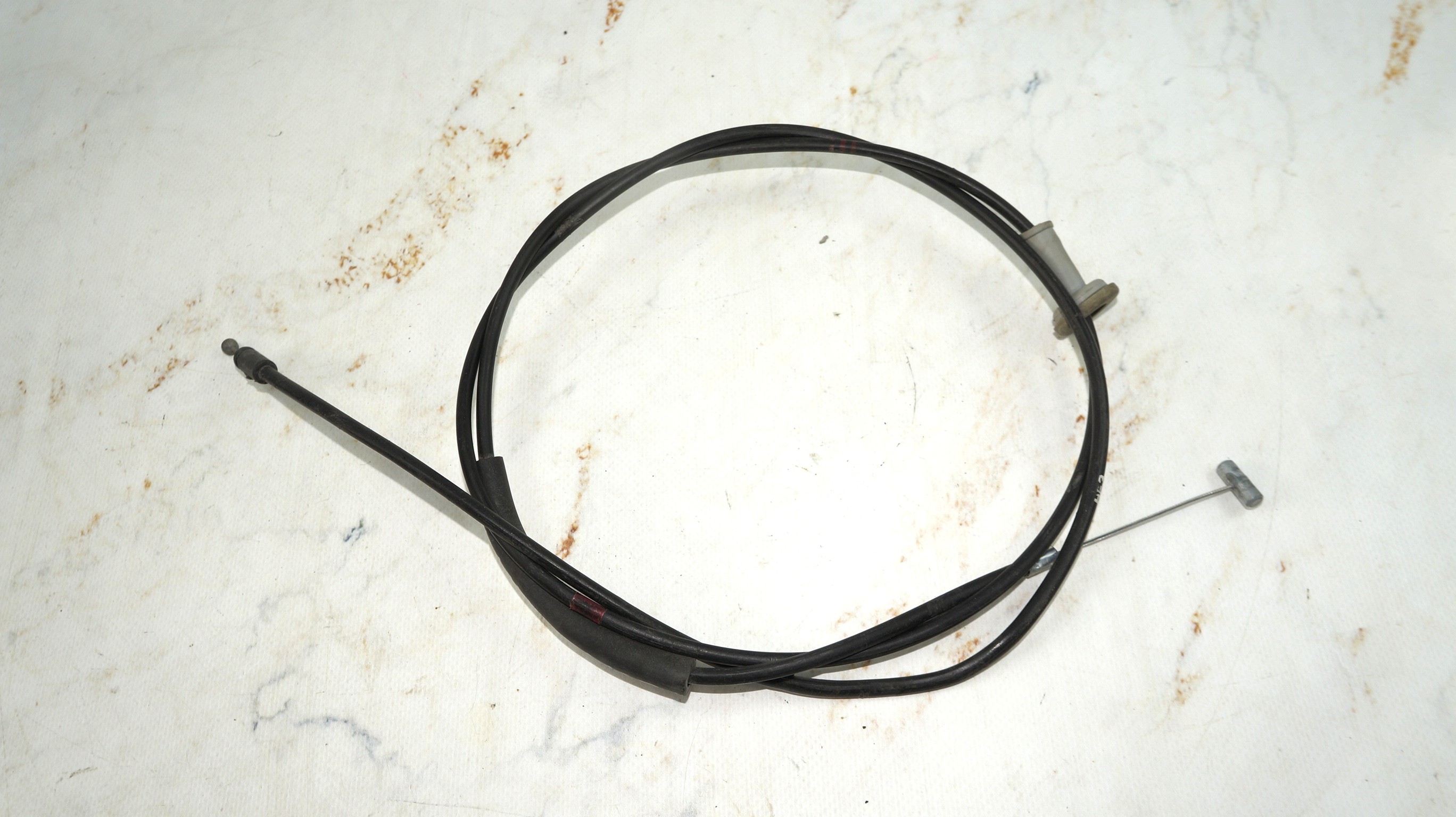 17704136 трос открывания капота hyundai solaris (1)