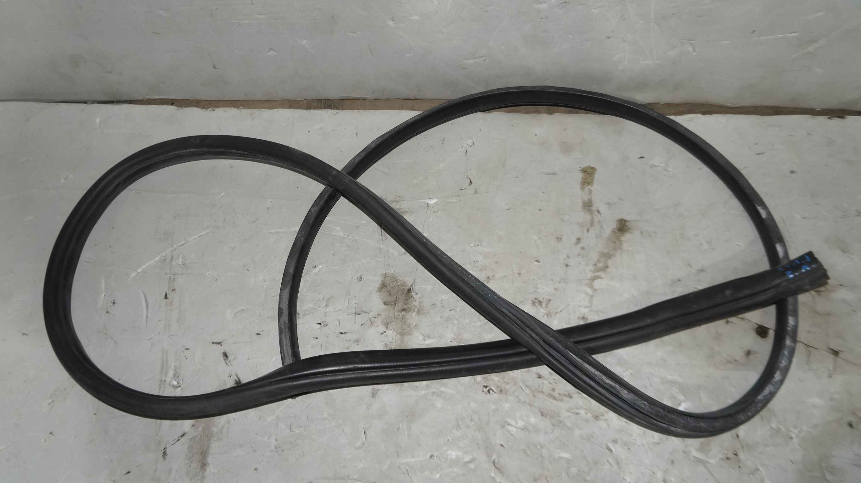 17704143 уплотнитель рез куз проёма з л двери hyundai solaris (1)