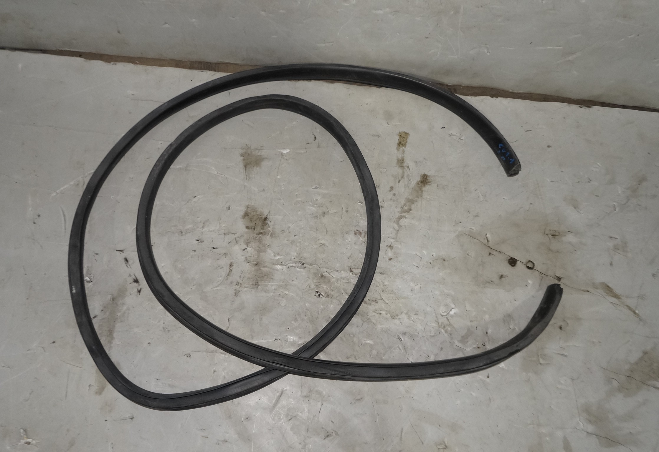 17704144 уплотнитель рез куз проёма з п двери hyundai solaris (1)