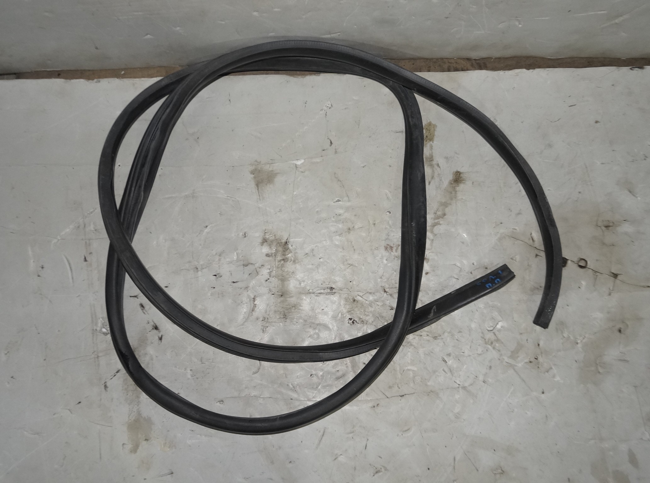 17704146 уплотнитель рез куз проёма п п двери hyundai solaris (1)