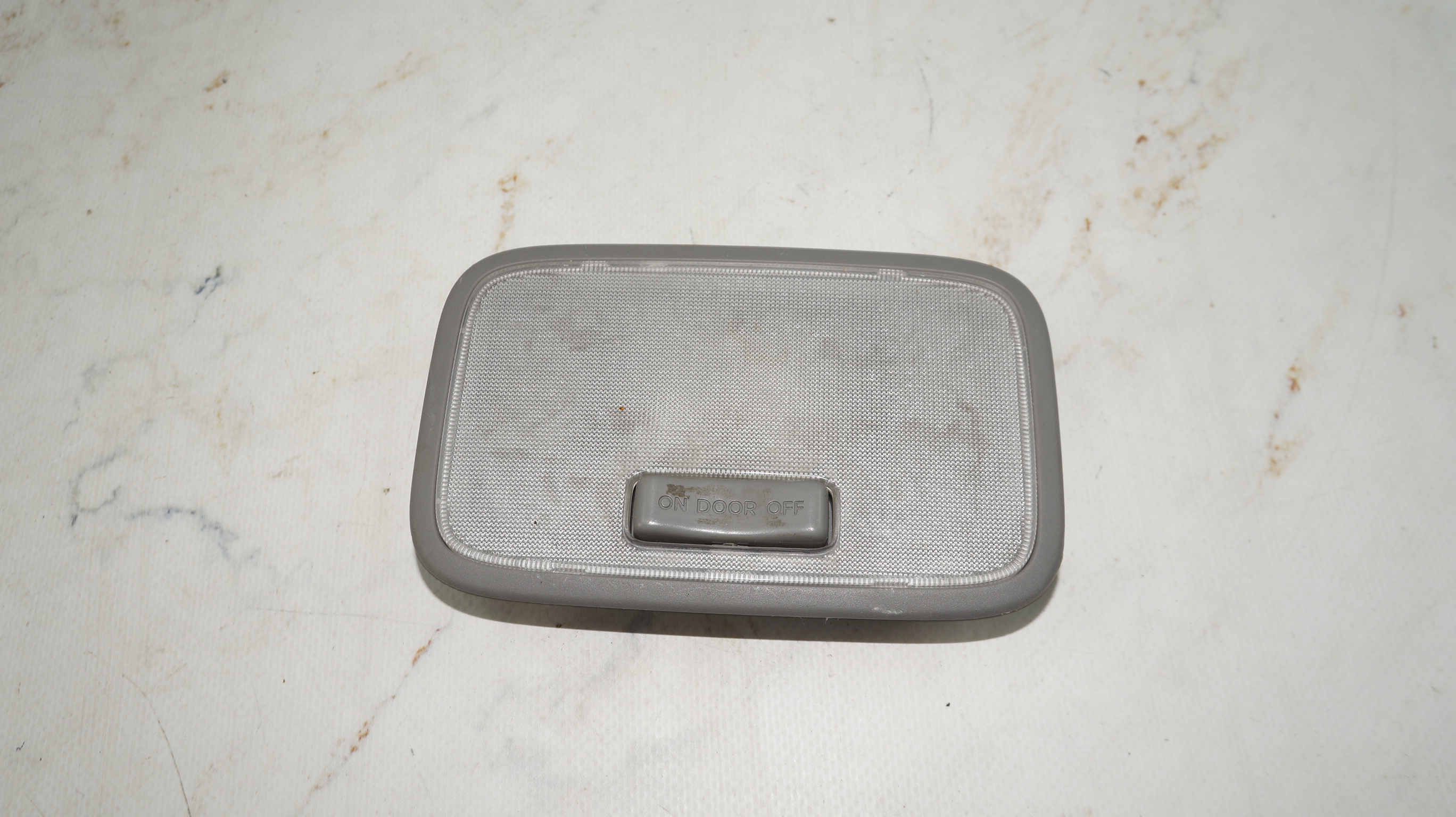 17704149 фонарь потолочный hyundai solaris (1)