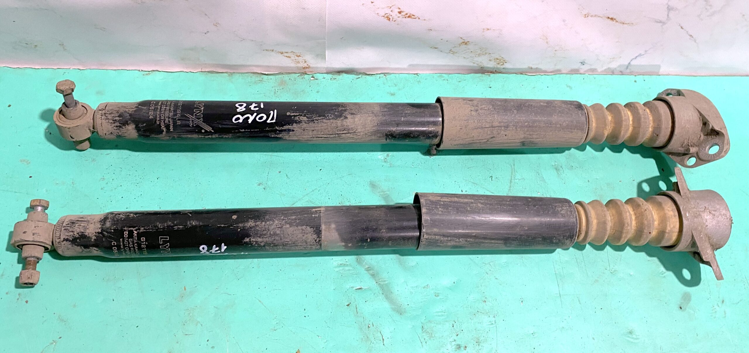 17815005 амортизатор задний л=п пара vw polo 2016 (1)