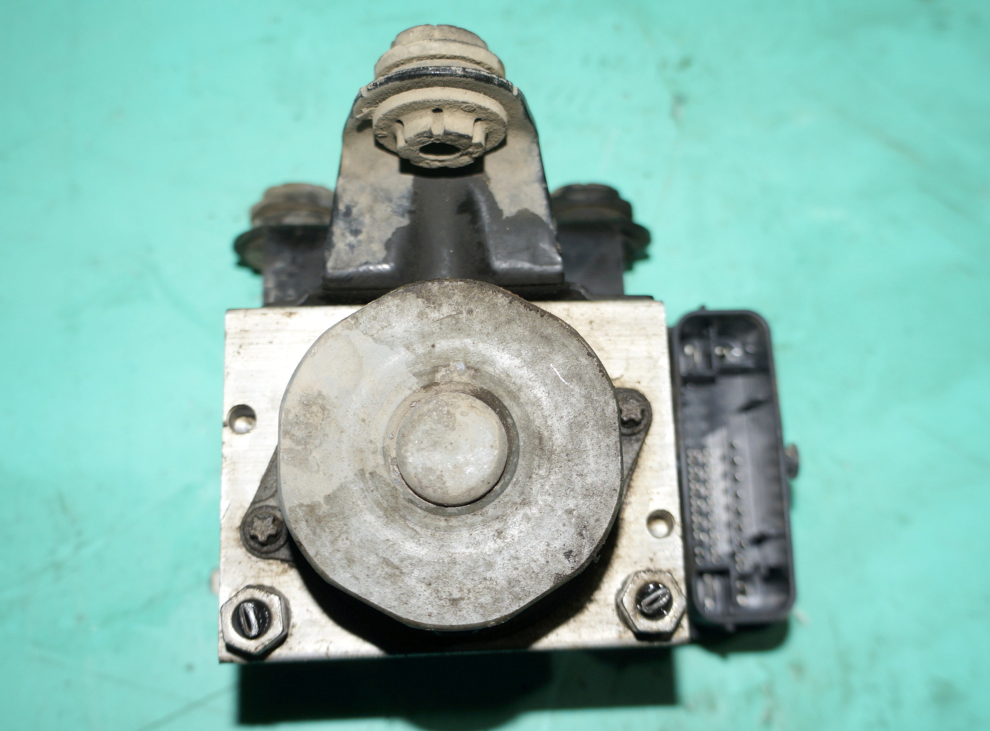 17815017 блок abs (насос) vw polo 2016 (1)