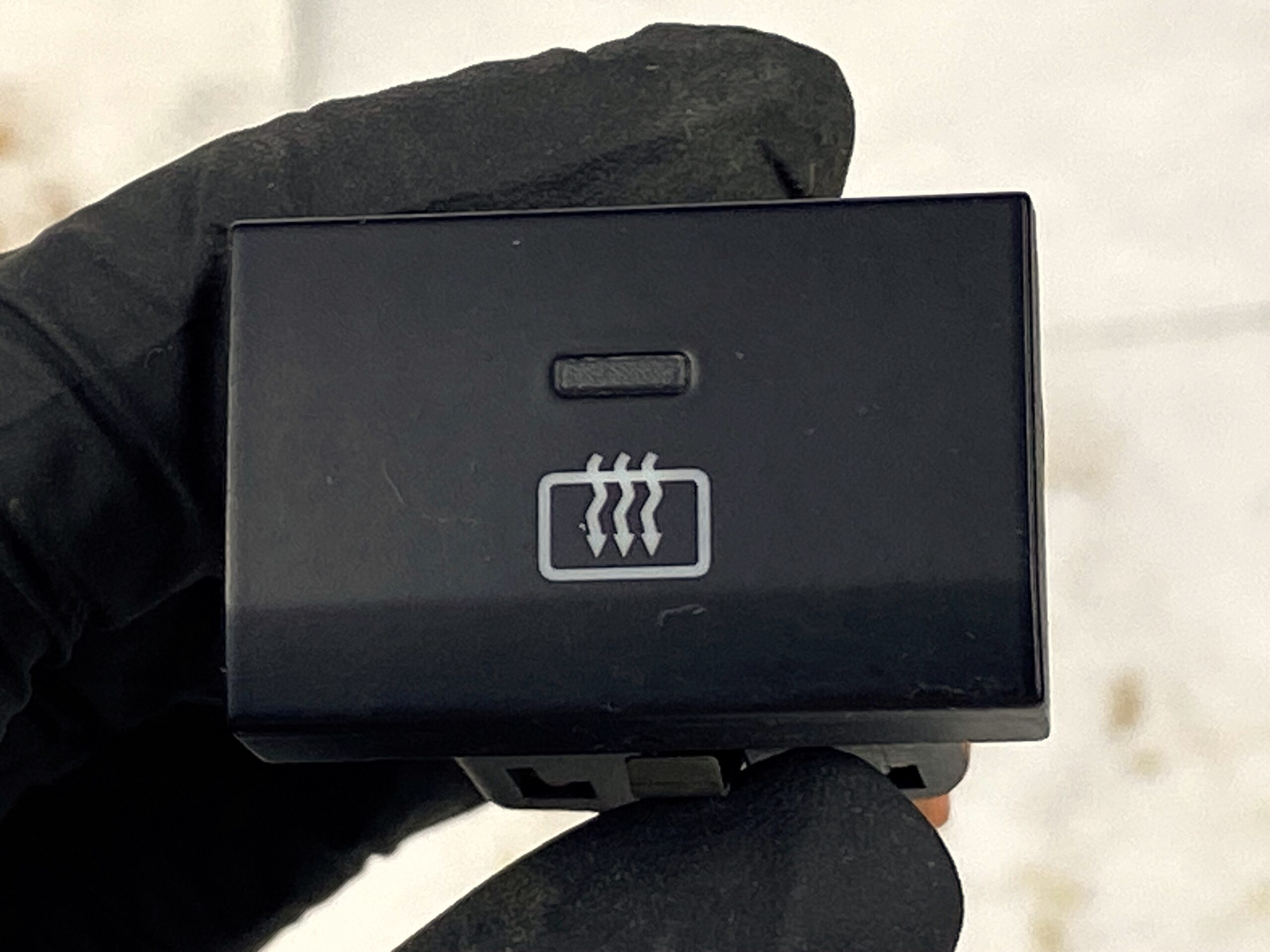 17815043 кнопка обогрева заднего стекла vw polo 2016 (1)