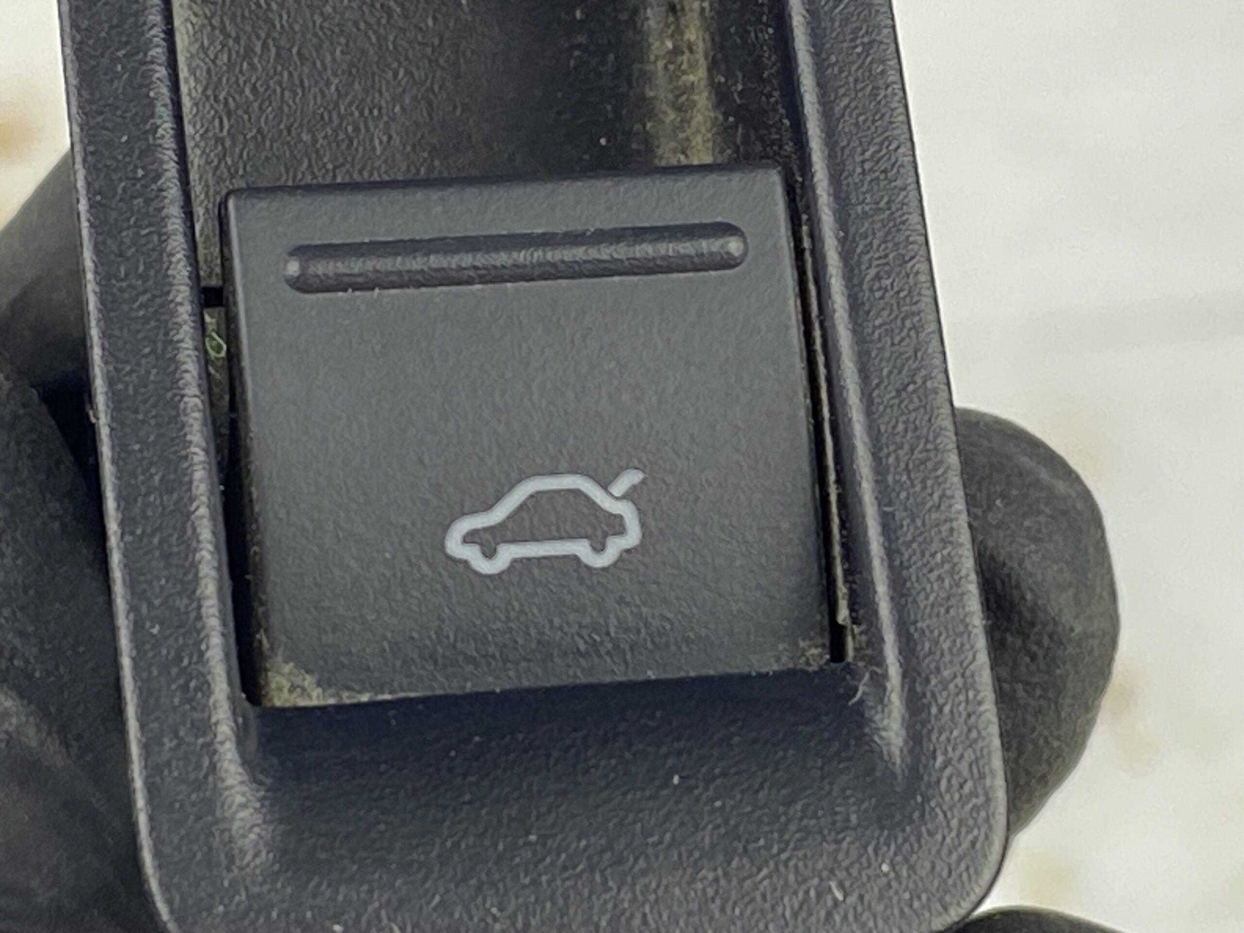 17815044 кнопка открывания багажника vw polo 2016 (5)