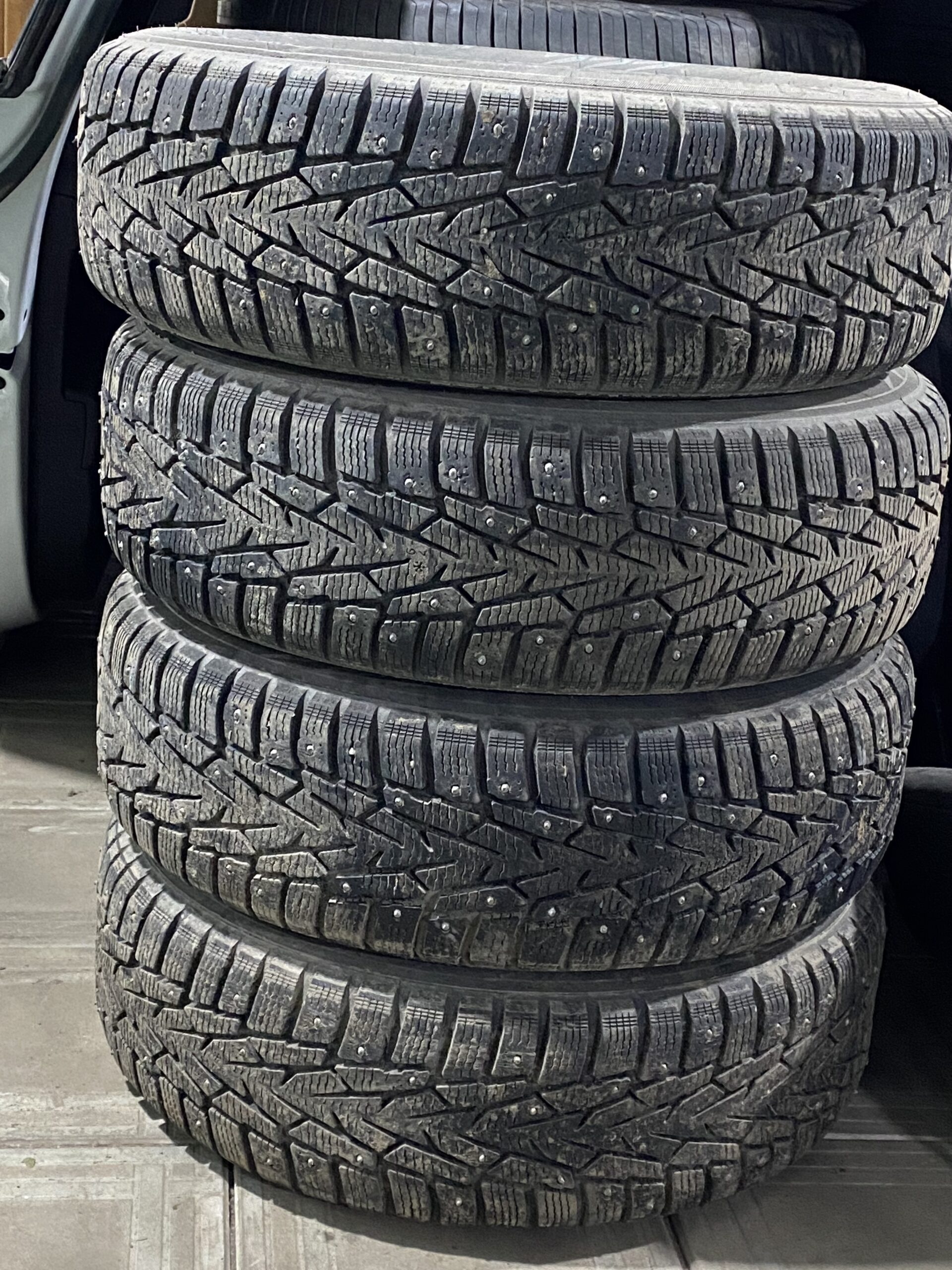 17815046 колеса 4 шт. резина зимняя шипованая r14 18570 vw polo 2016 (1)