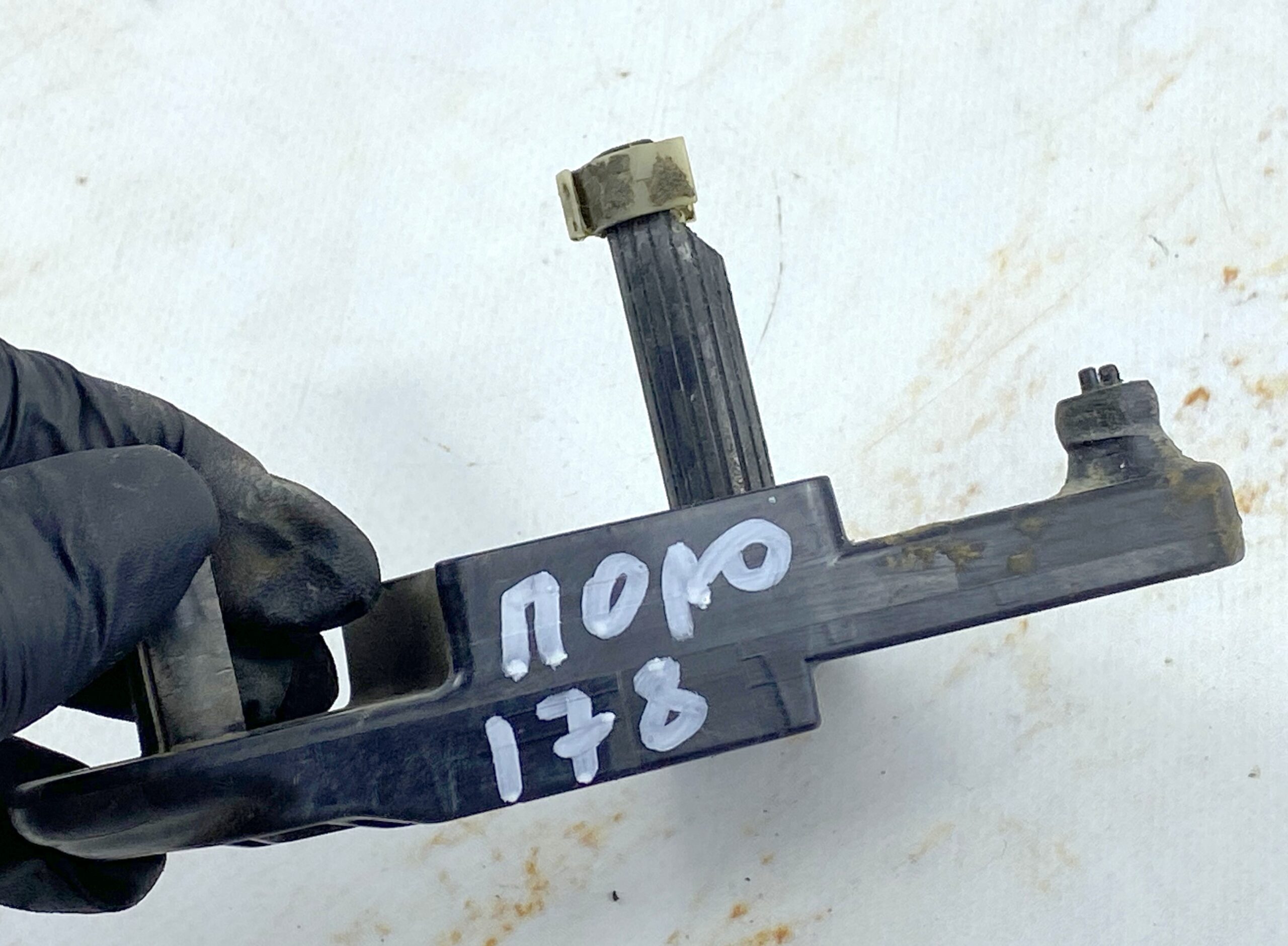 17815053 кронштейн кулисы тросов кпп vw polo 2016