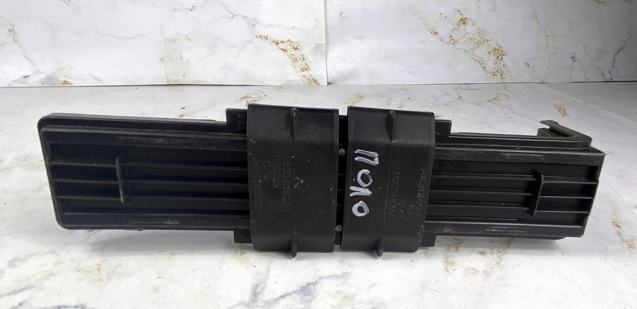 17815055 крышка салонного фильтра vw polo 2016 (1)