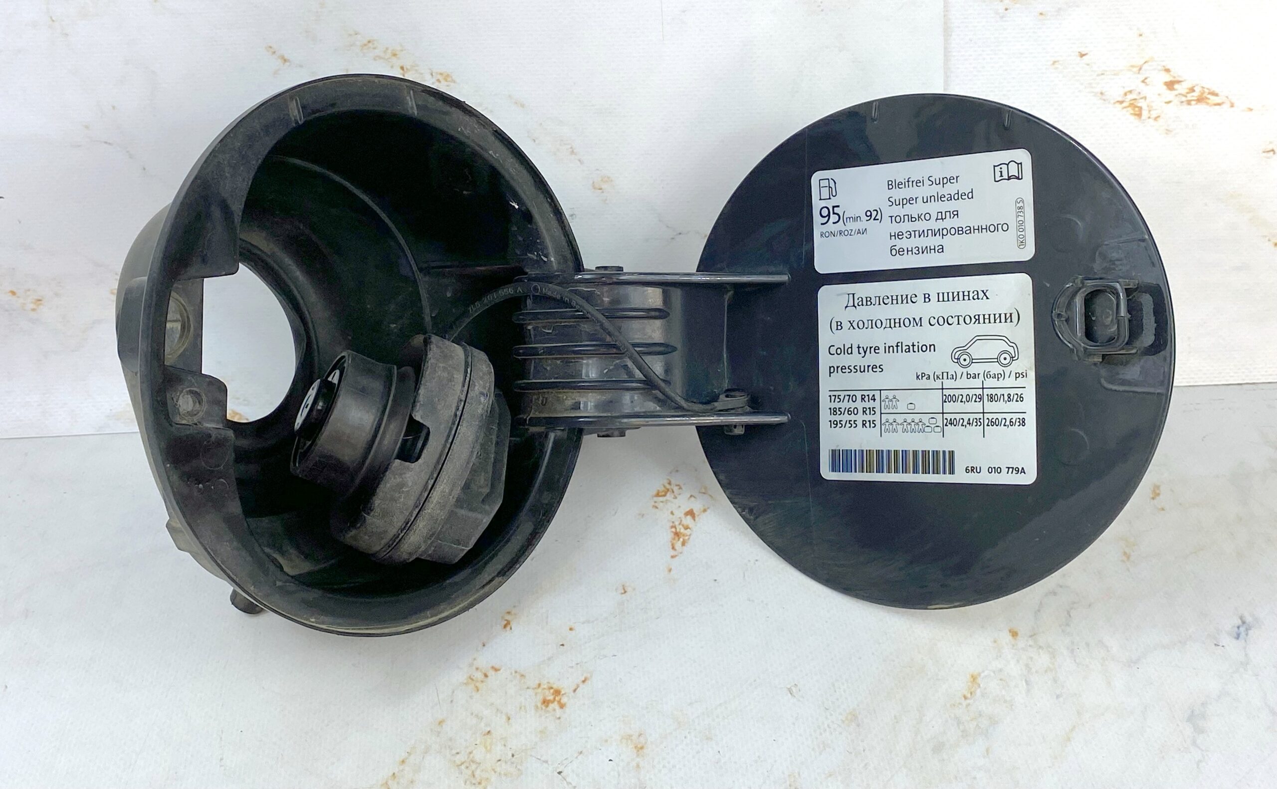 17815058 лючок бензобака vw polo 2016 (7)