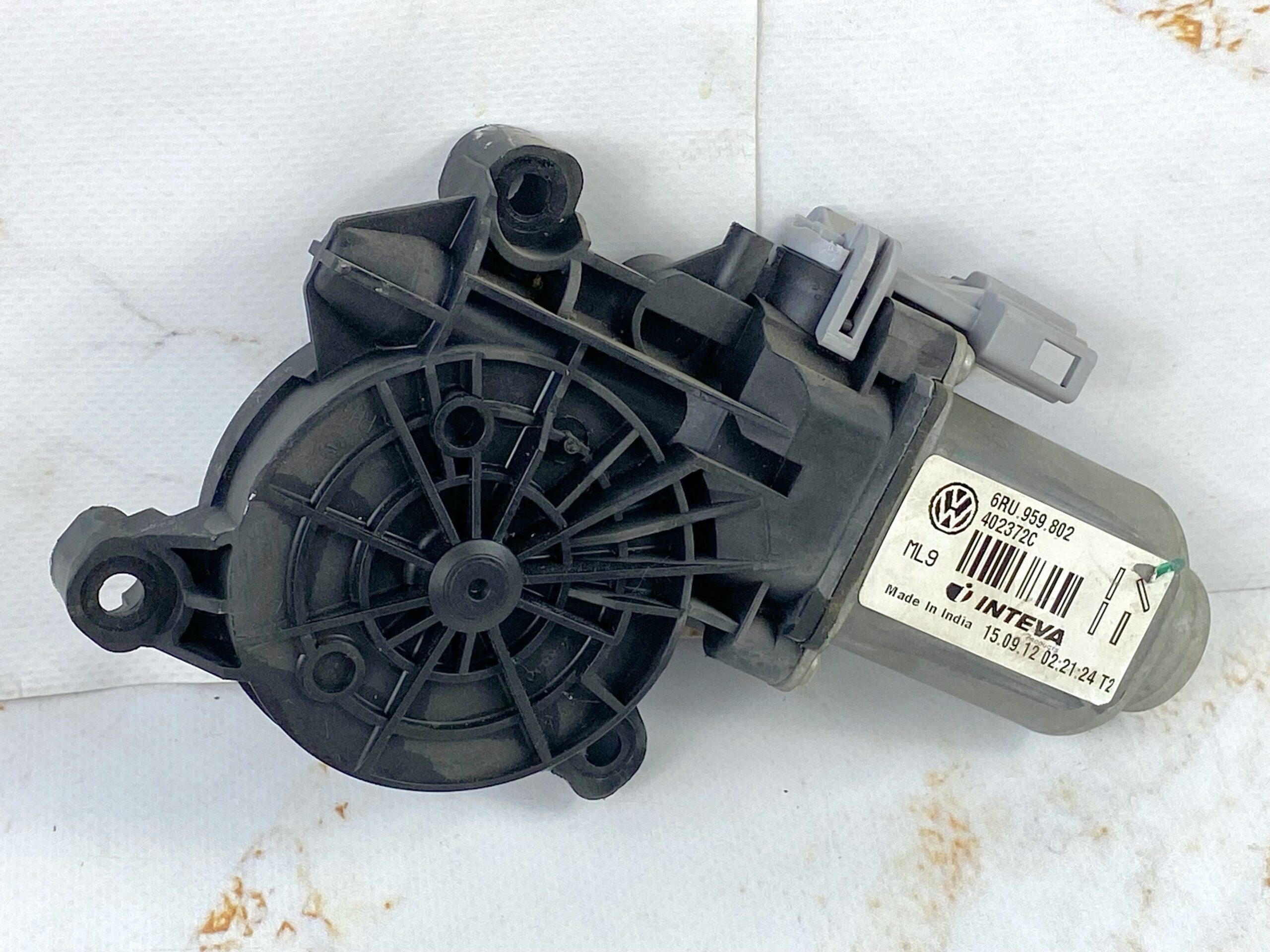 17815065 моторчик стеклоподъемника передний правый vw polo 2016 (1)