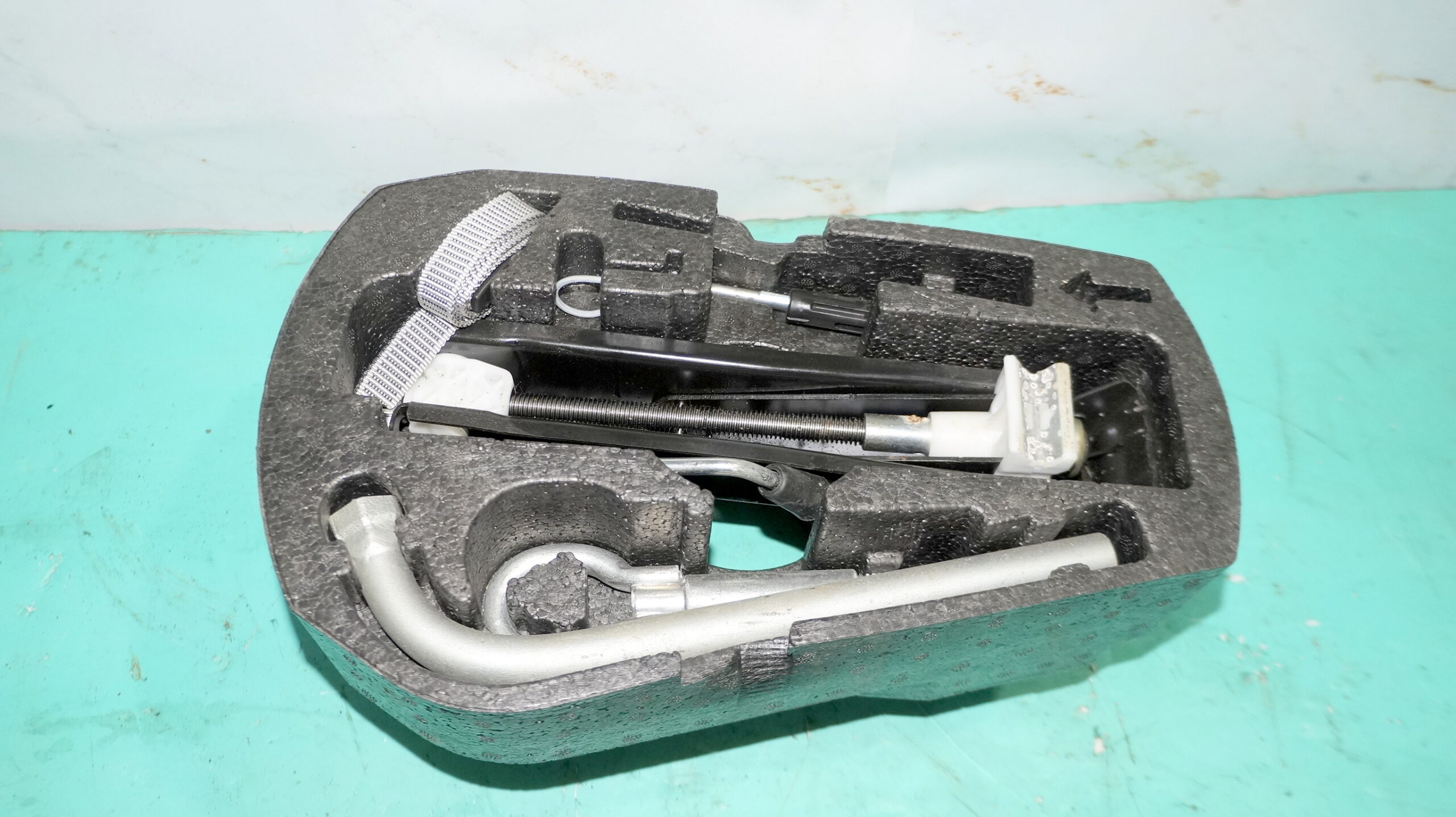 17815066 набор инструментов штатный vw polo 2016 (1)