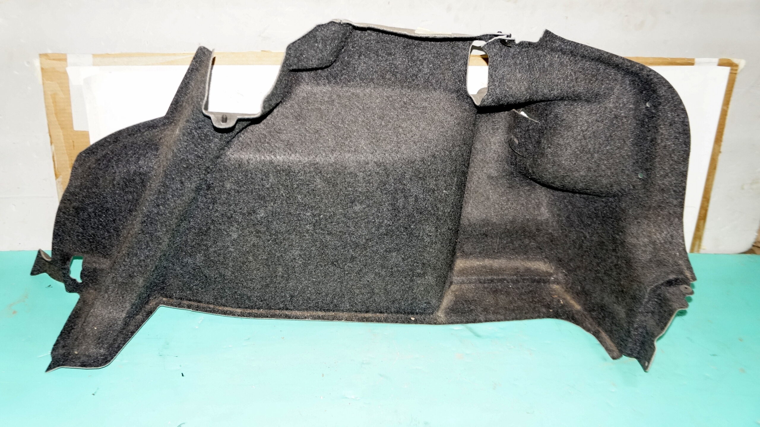 17815080 обшивка багажника боковая правая vw polo 2016 (1)