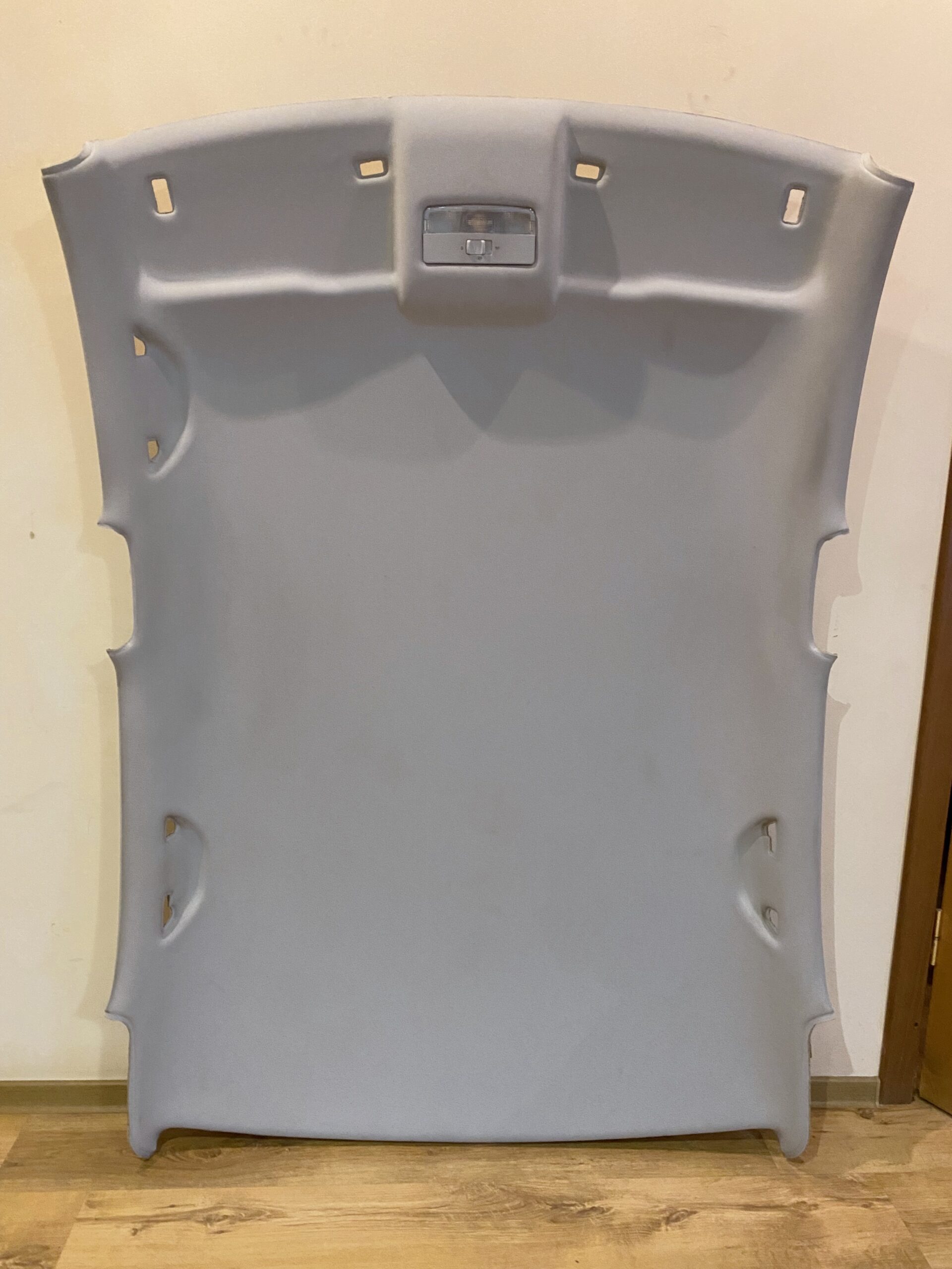 17815085 обшивка потолка vw polo 2016 (1)