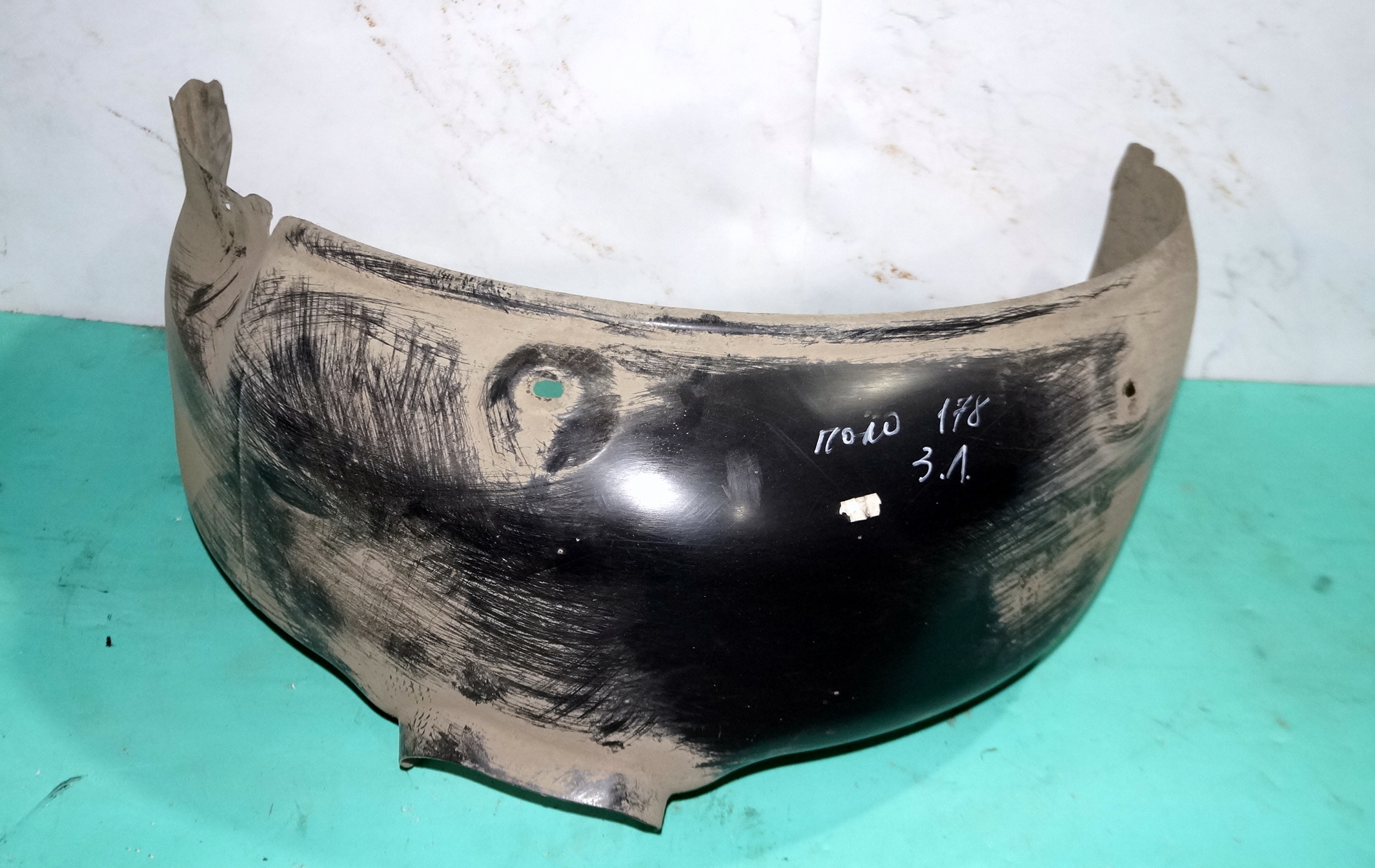 17815098 подкрылок задний левый локер оригинал vw polo 2016 (1)