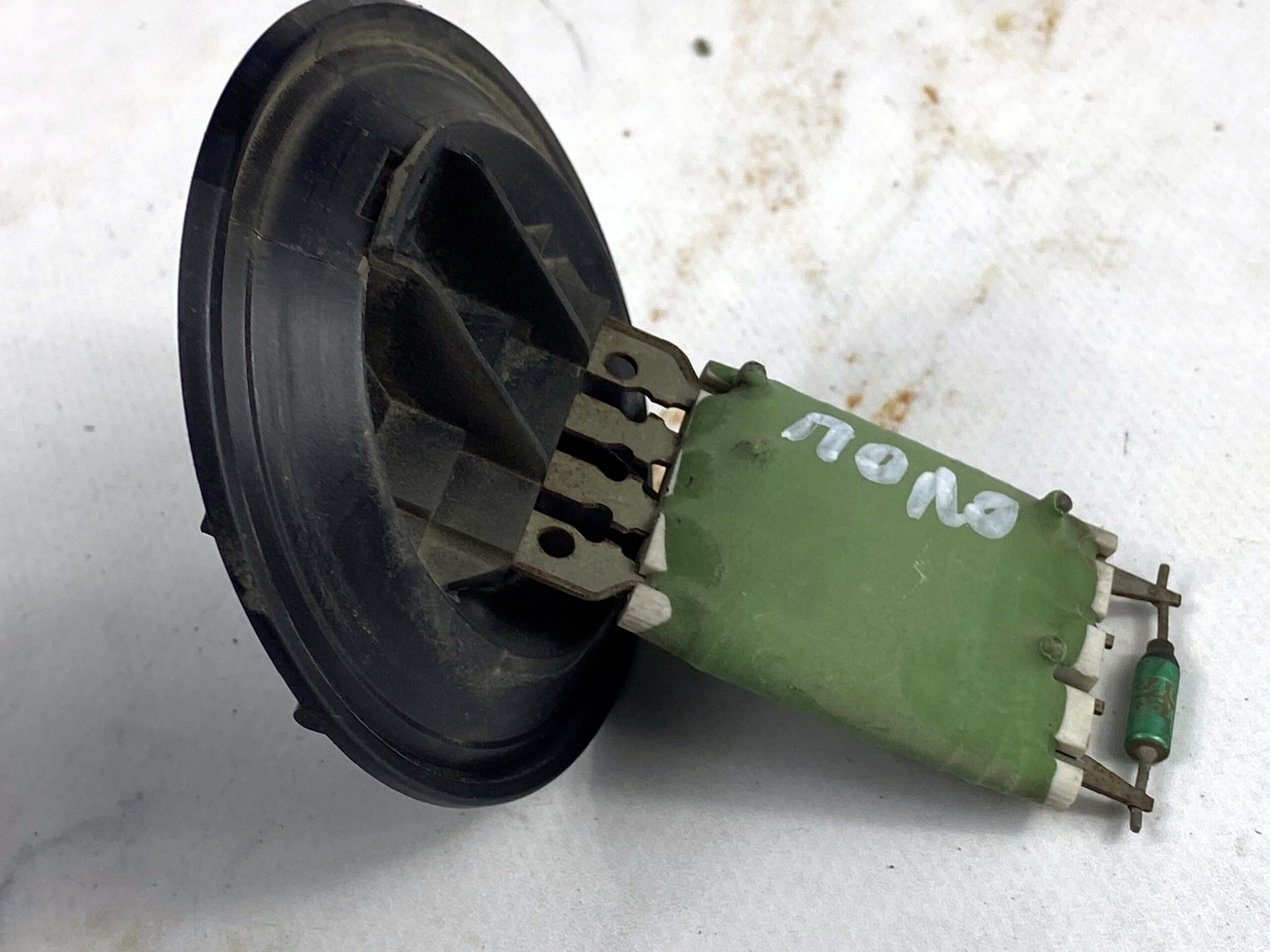 17815117 резистор печки vw polo 2016 (1)