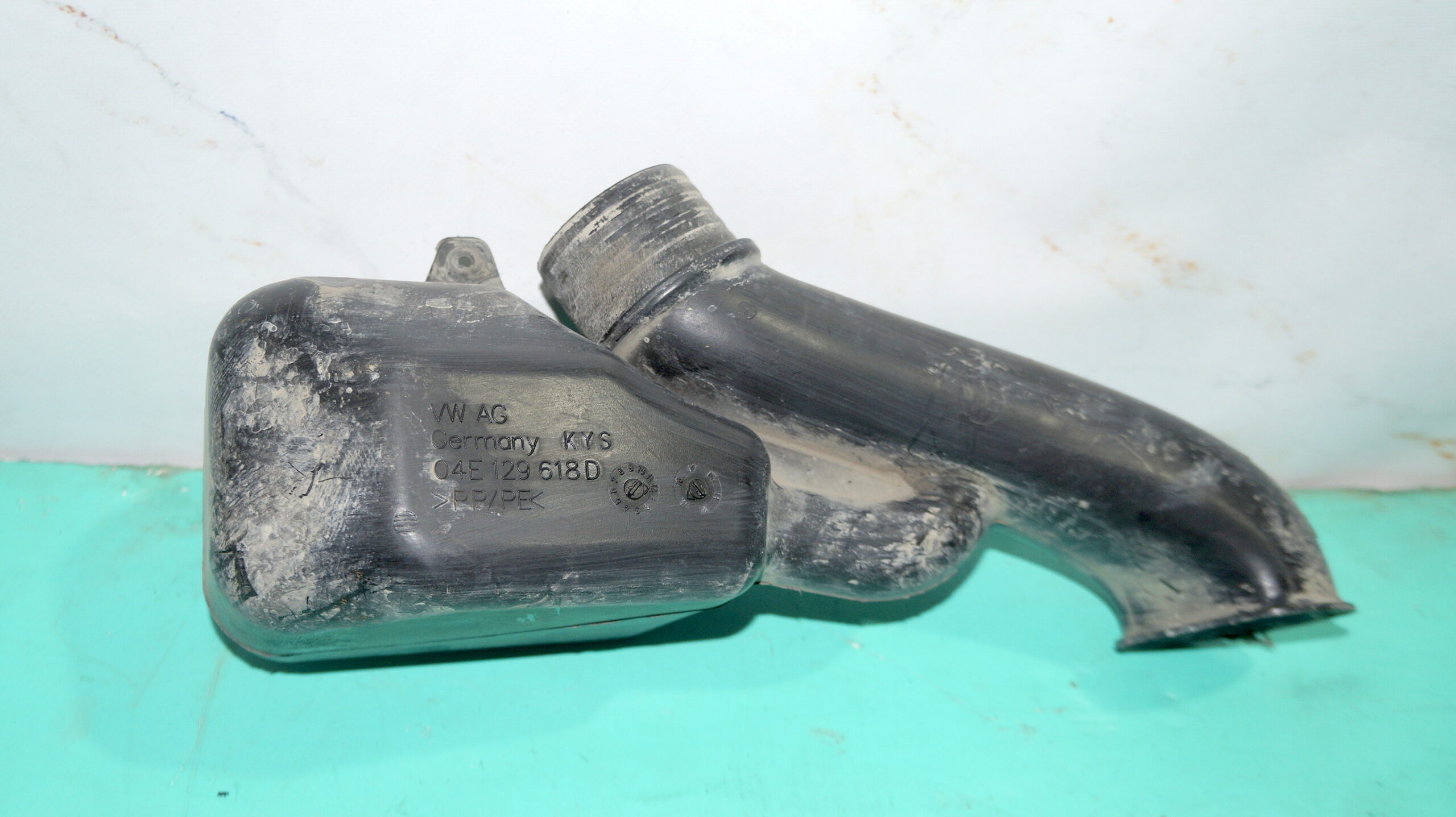 17815118 резонатор воздушного фильтра vw polo 2016 (1)