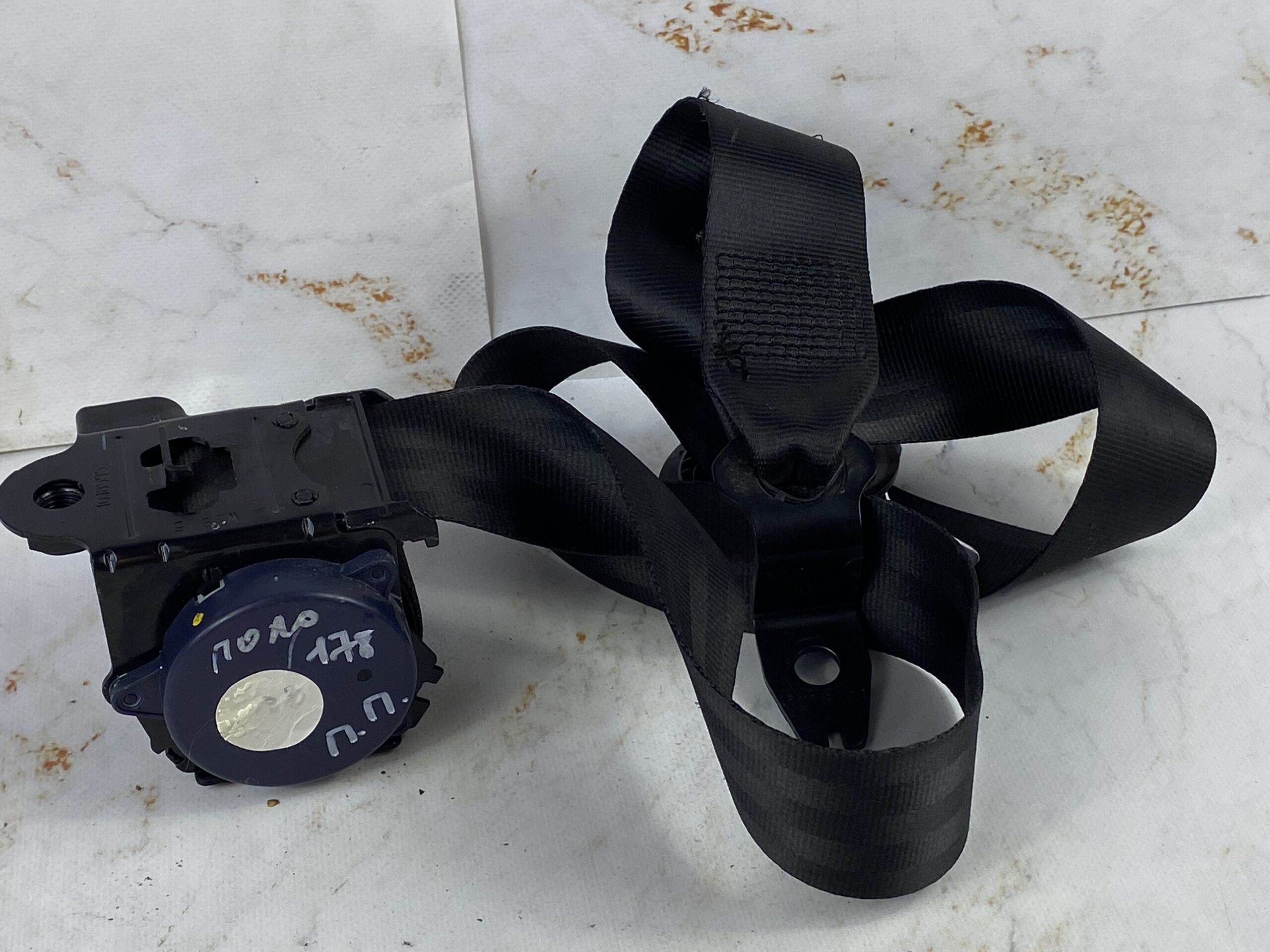 17815122 ремень безопасности передний правый vw polo 2016 (1)