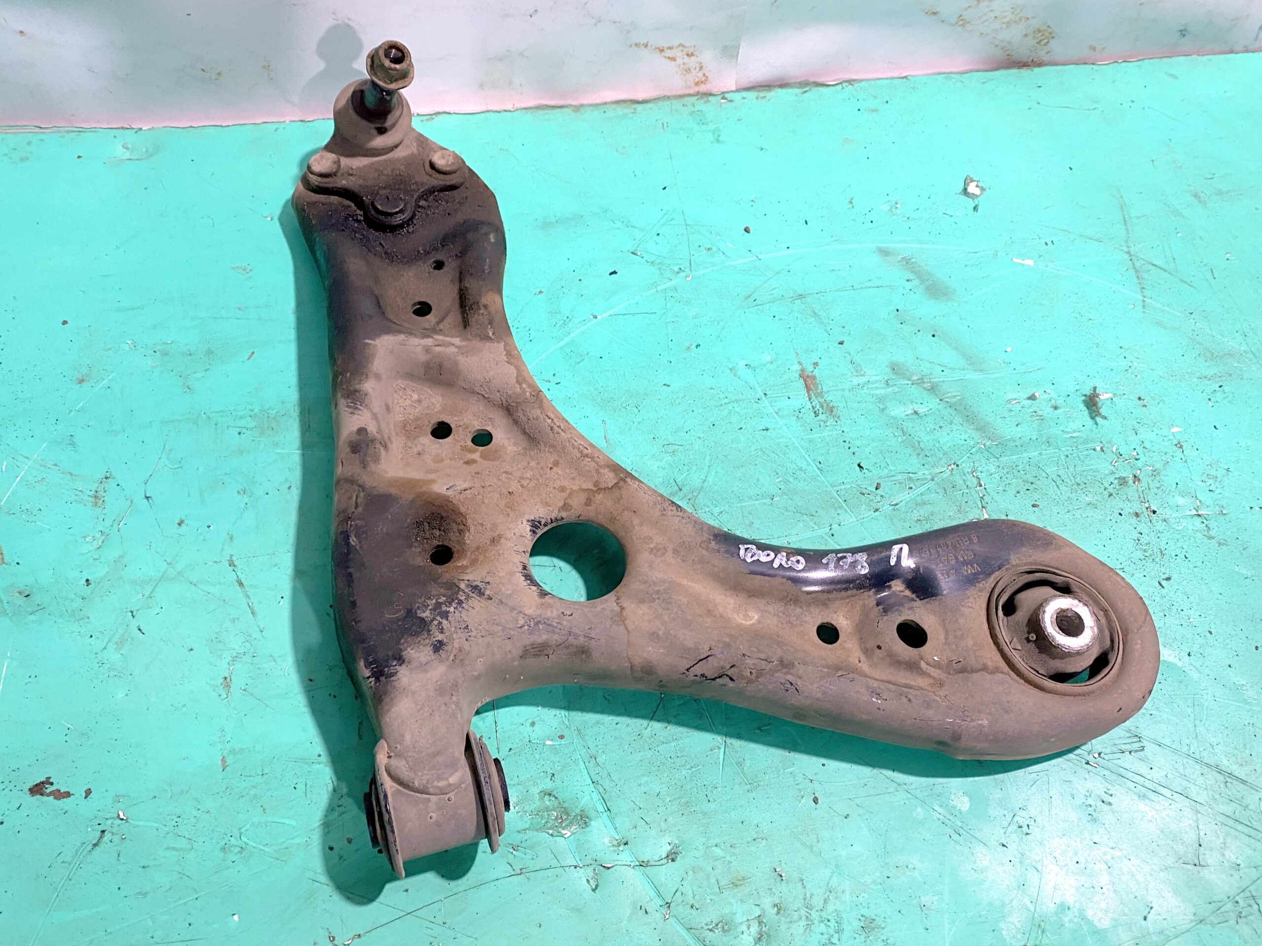 17815134 рычаг передней подвески правый vw polo 2016 (1)