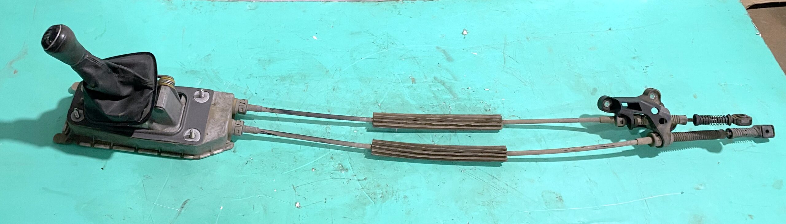 17815135 рычаг переключения кпп с тросами vw polo 2016 (1)